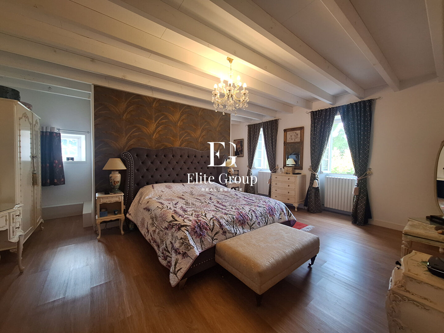 A VENDRE MAISON EN PIERRE SUR SEGONZAC - 4 CHAMBRES - 224 M2