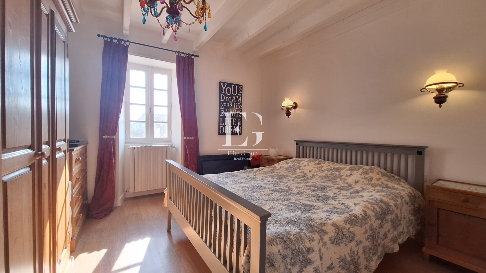 A VENDRE MAISON EN PIERRE SUR SEGONZAC - 4 CHAMBRES - 224 M2