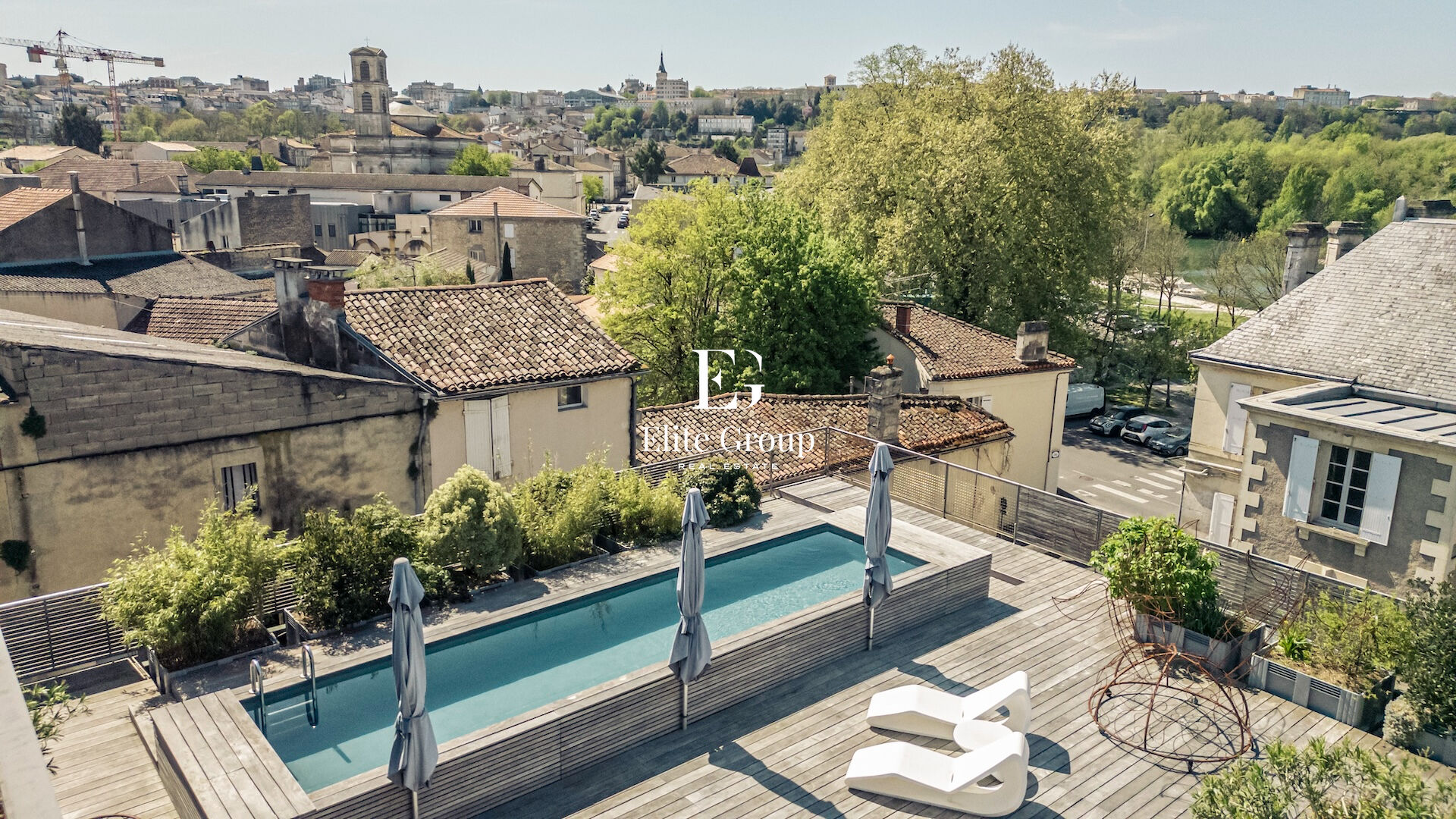 A VENDRE PENTHOUSE  D'EXCEPTION  AVEC TERRASSE ET PISCINE - 294M² - ANGOULÊME