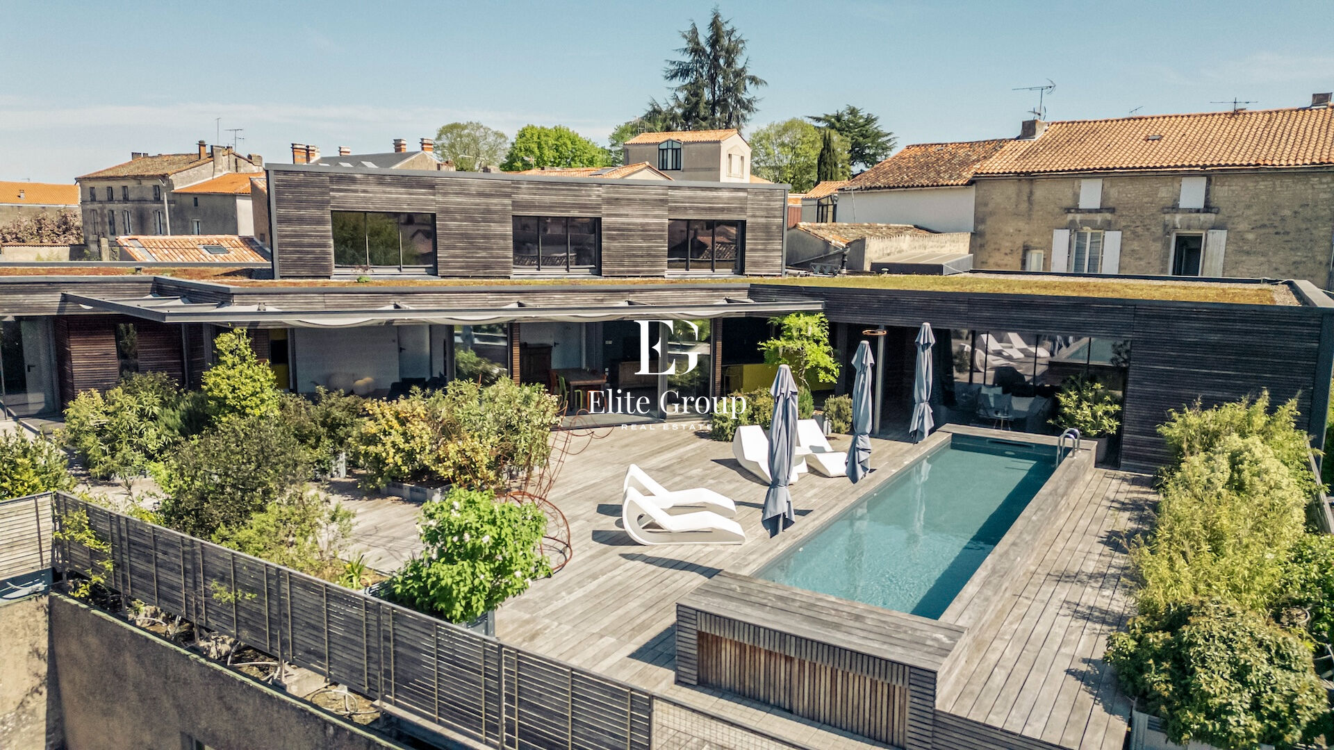 A VENDRE PENTHOUSE  D'EXCEPTION  AVEC TERRASSE ET PISCINE - 294M² - ANGOULÊME