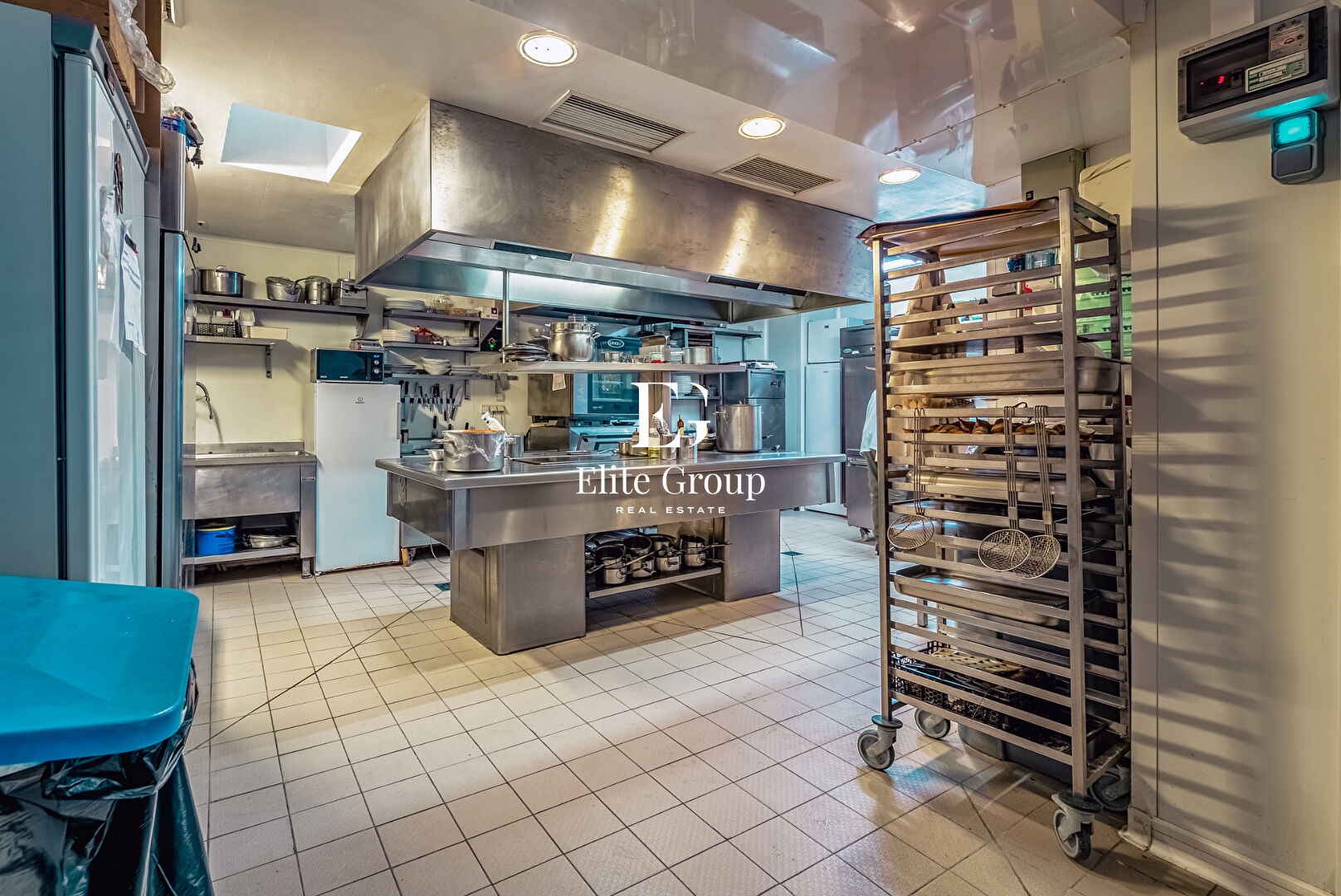 À VENDRE FONDS DE COMMERCE + MURS RESTAURANT LE GRAND BLEU À SARLAT-LA-CANÉDA