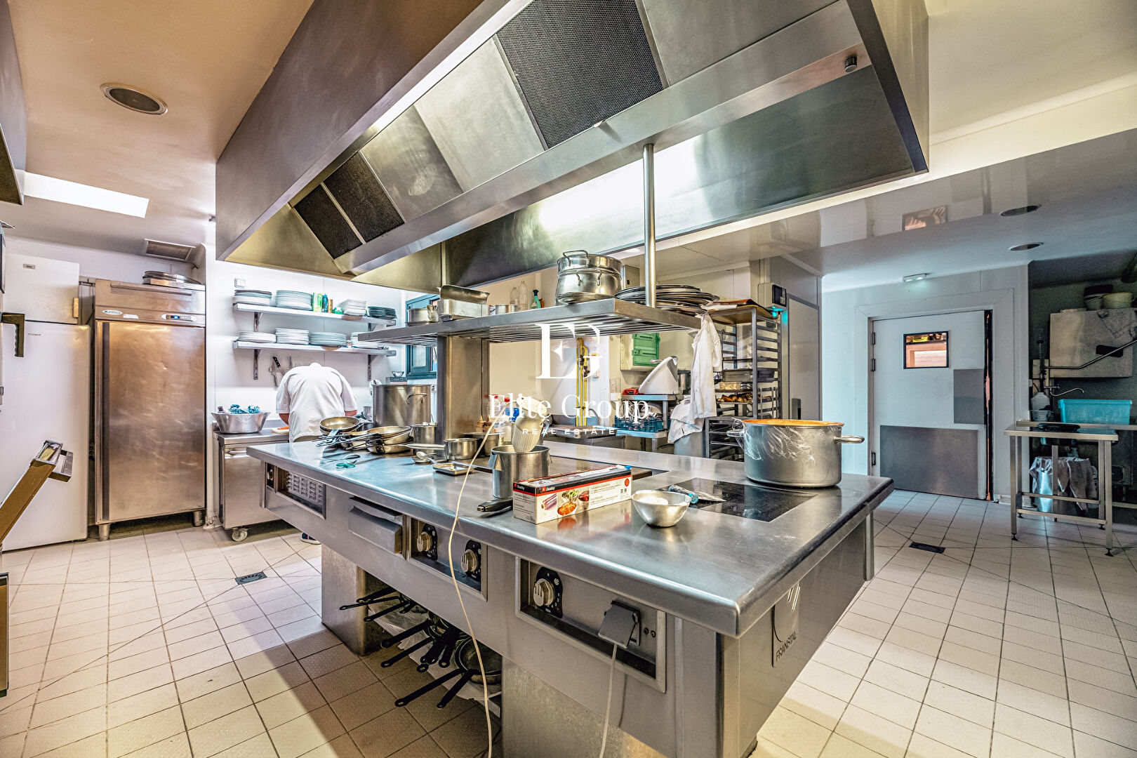 À VENDRE FONDS DE COMMERCE + MURS RESTAURANT LE GRAND BLEU À SARLAT-LA-CANÉDA