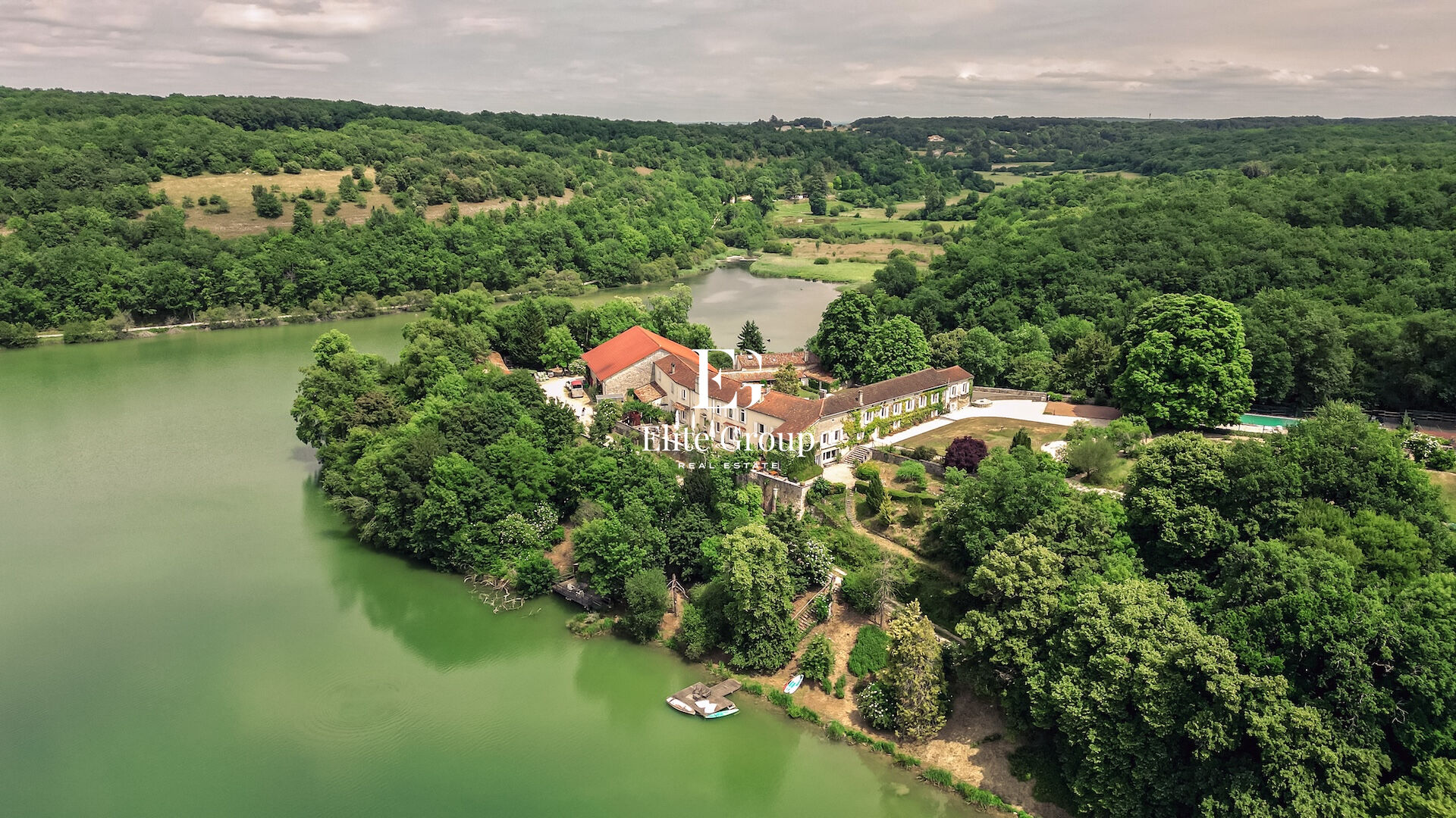 Image de l'annonce A VENDRE DEMEURE DE PRESTIGE - 20 PIÈCES - 980 M2
