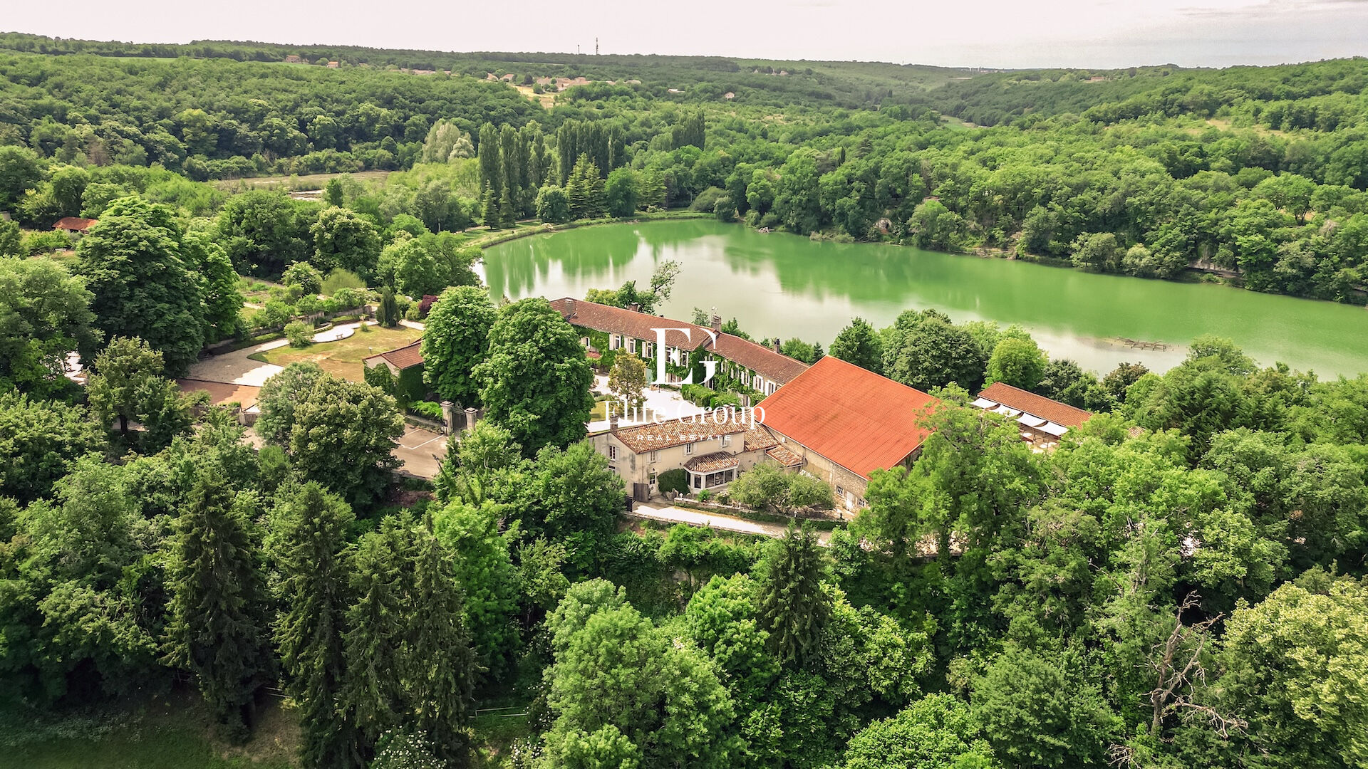 A VENDRE DEMEURE DE PRESTIGE - 20 PIÈCES - 980 M2