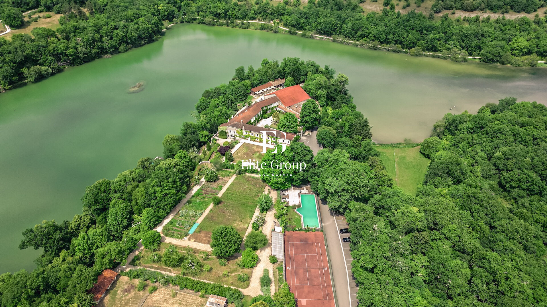 A VENDRE DEMEURE DE PRESTIGE - 20 PIÈCES - 980 M2