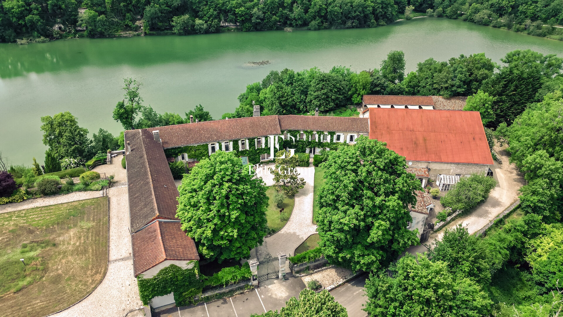 A VENDRE DEMEURE DE PRESTIGE - 20 PIÈCES - 980 M2