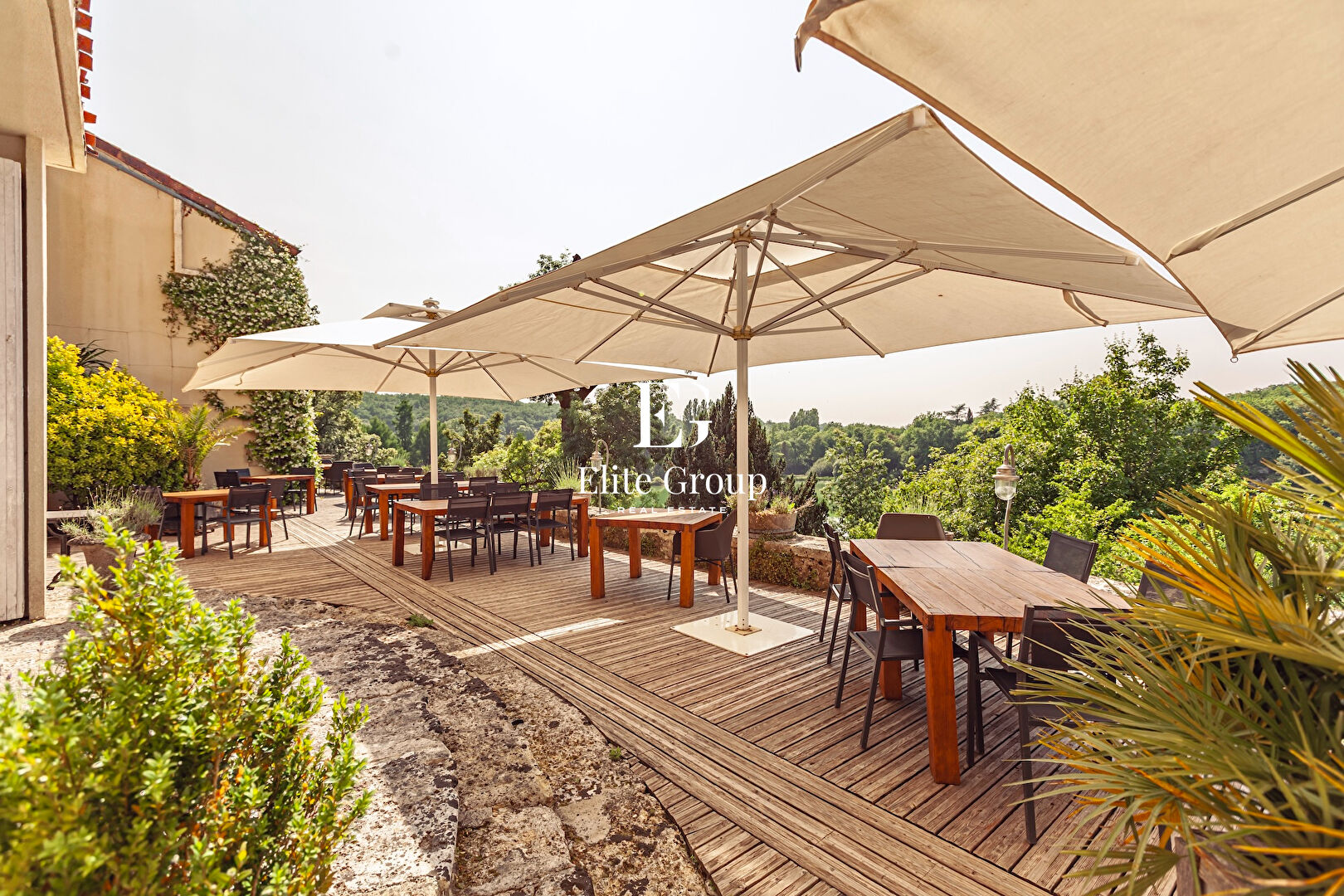 A VENDRE DEMEURE DE PRESTIGE - 20 PIÈCES - 980 M2