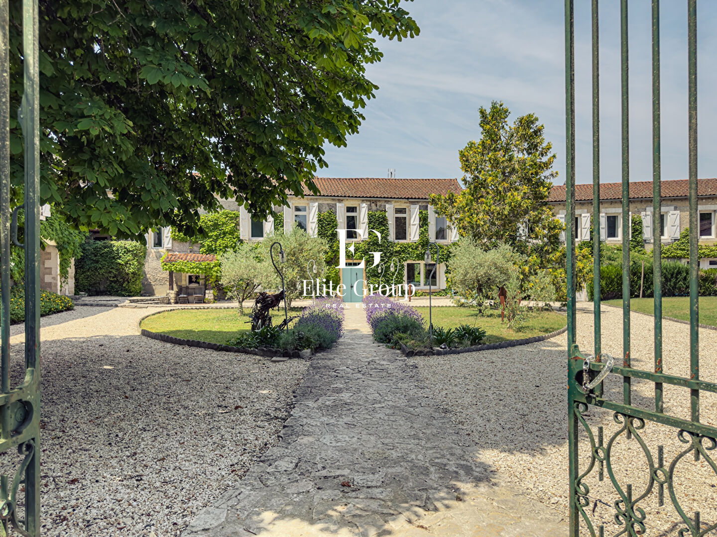 A VENDRE DEMEURE DE PRESTIGE - 20 PIÈCES - 980 M2