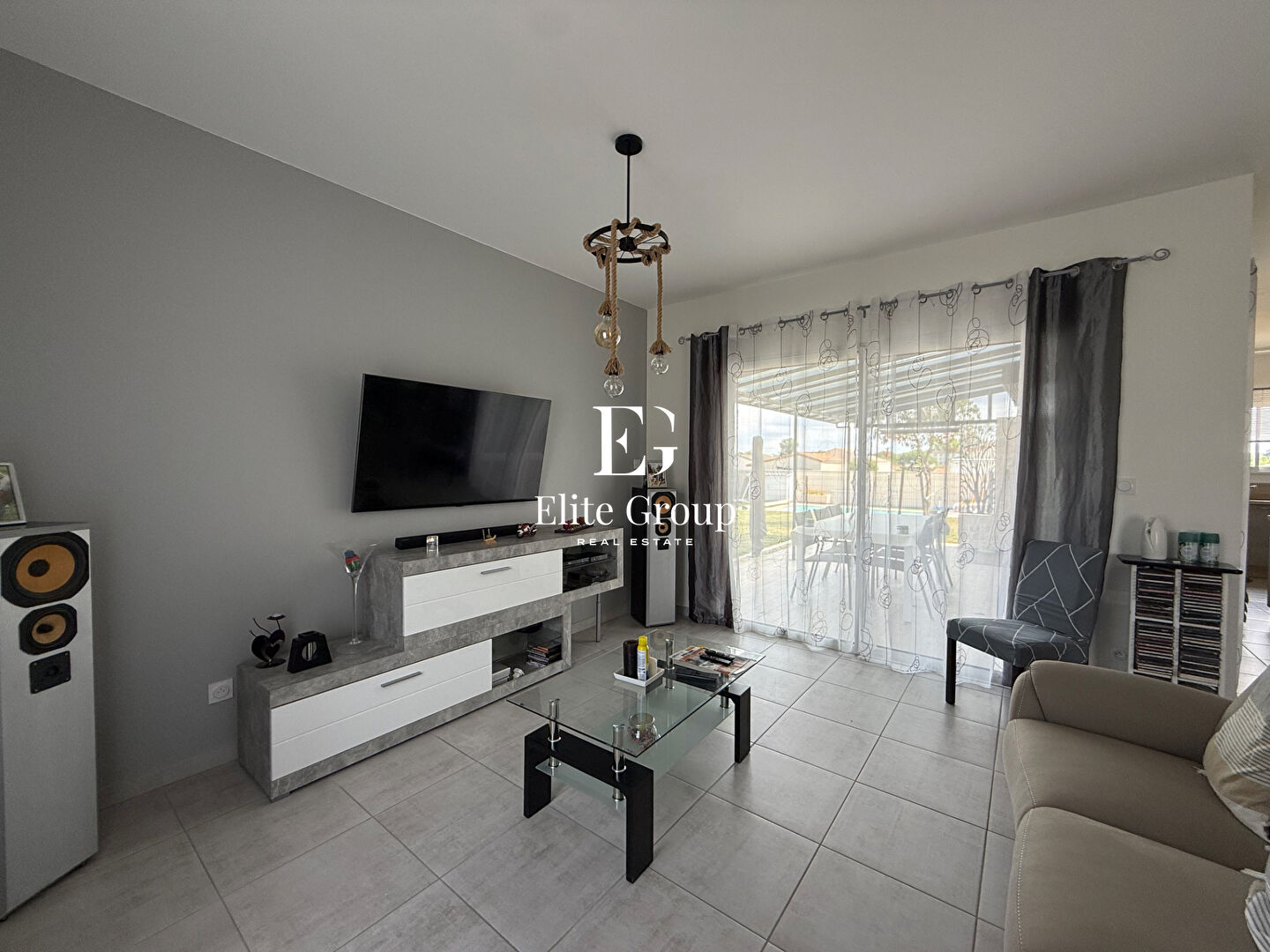A VENDRE très joli pavillon avec piscine à Jarnac 126 m2
