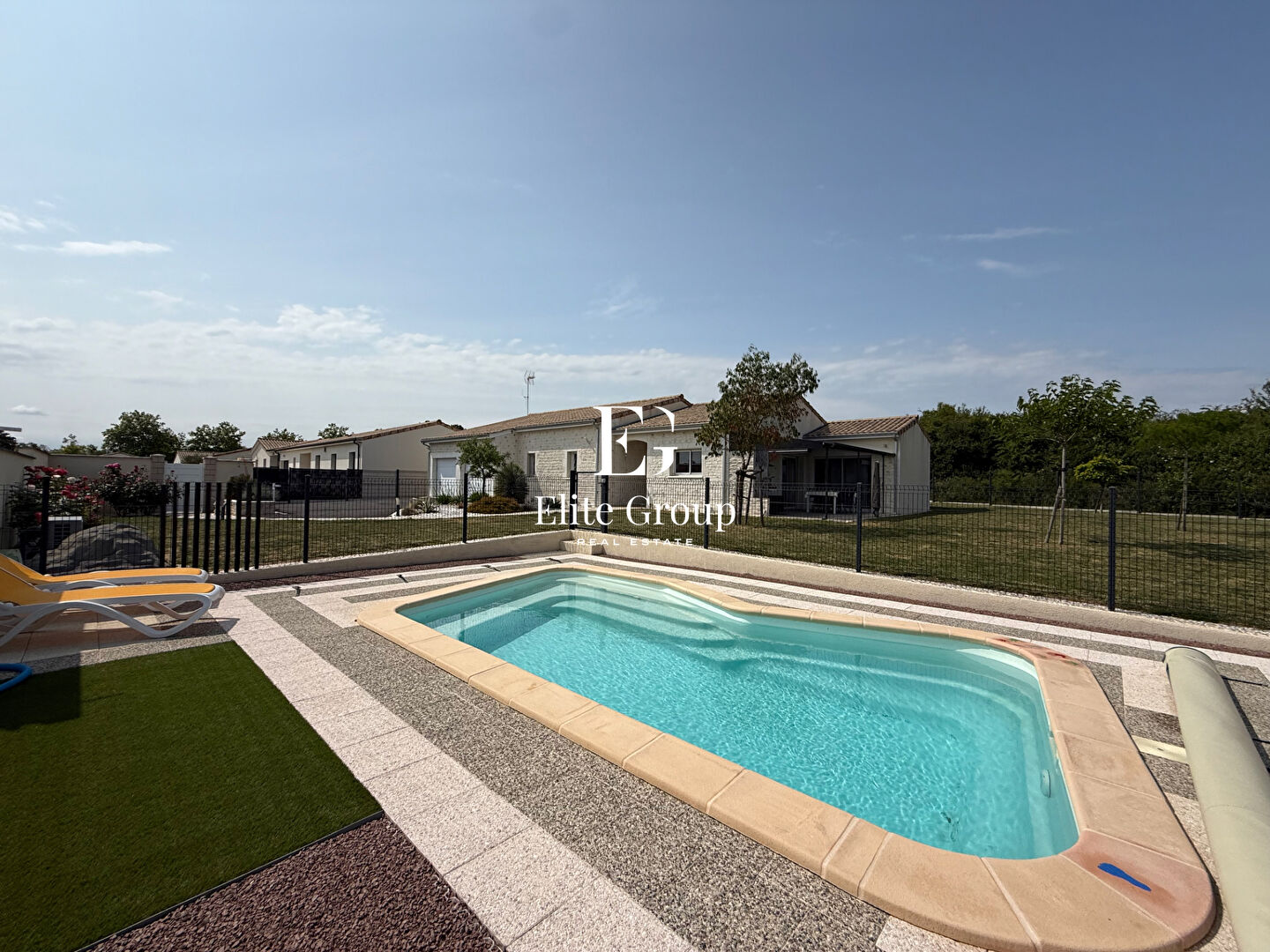 A VENDRE très joli pavillon avec piscine à Jarnac 126 m2