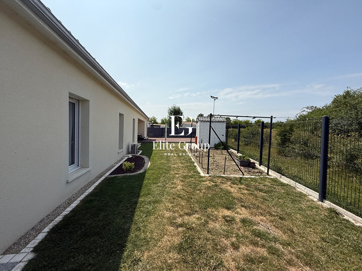 A VENDRE très joli pavillon avec piscine à Jarnac 126 m2