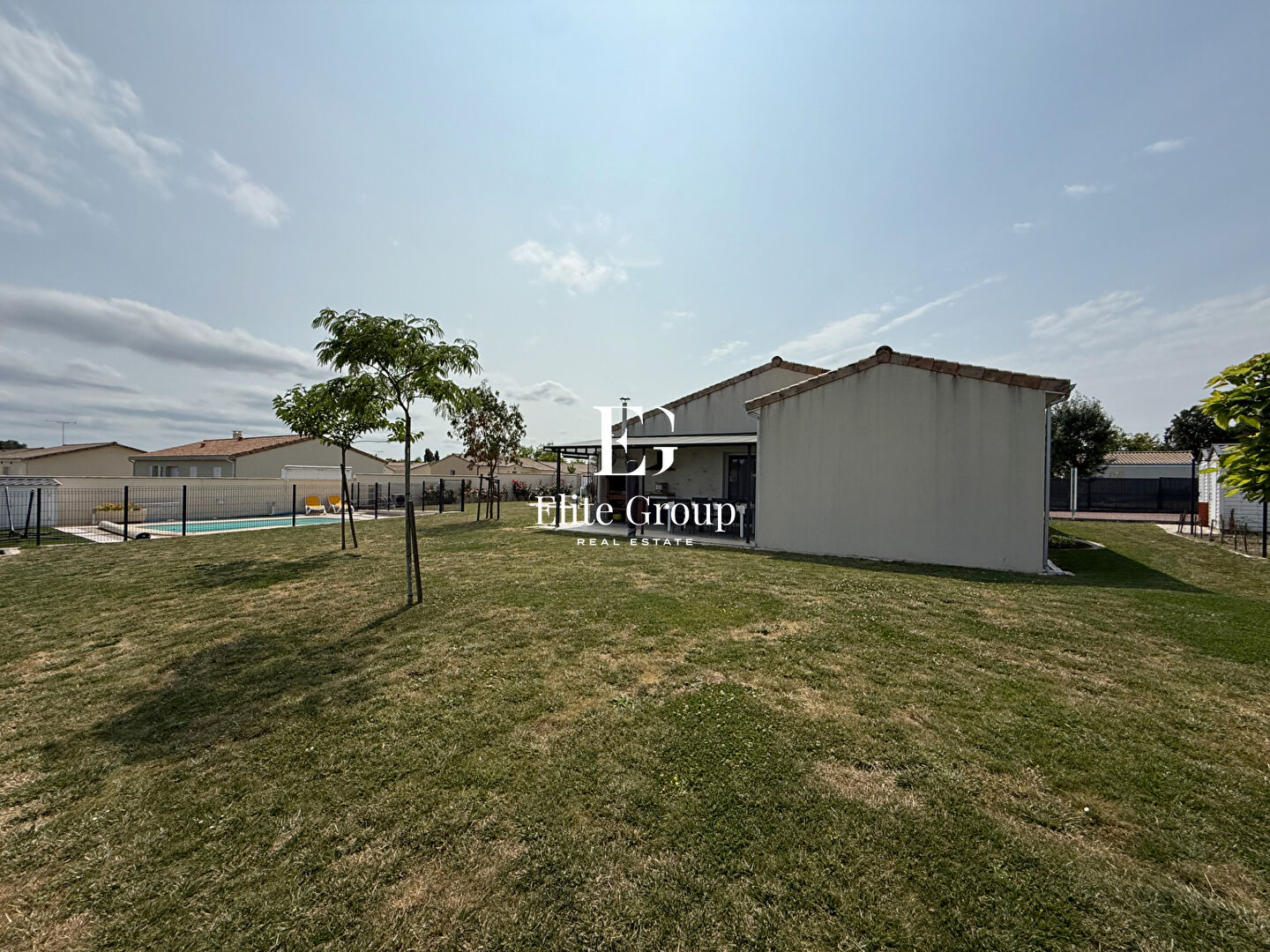 A VENDRE très joli pavillon avec piscine à Jarnac 126 m2