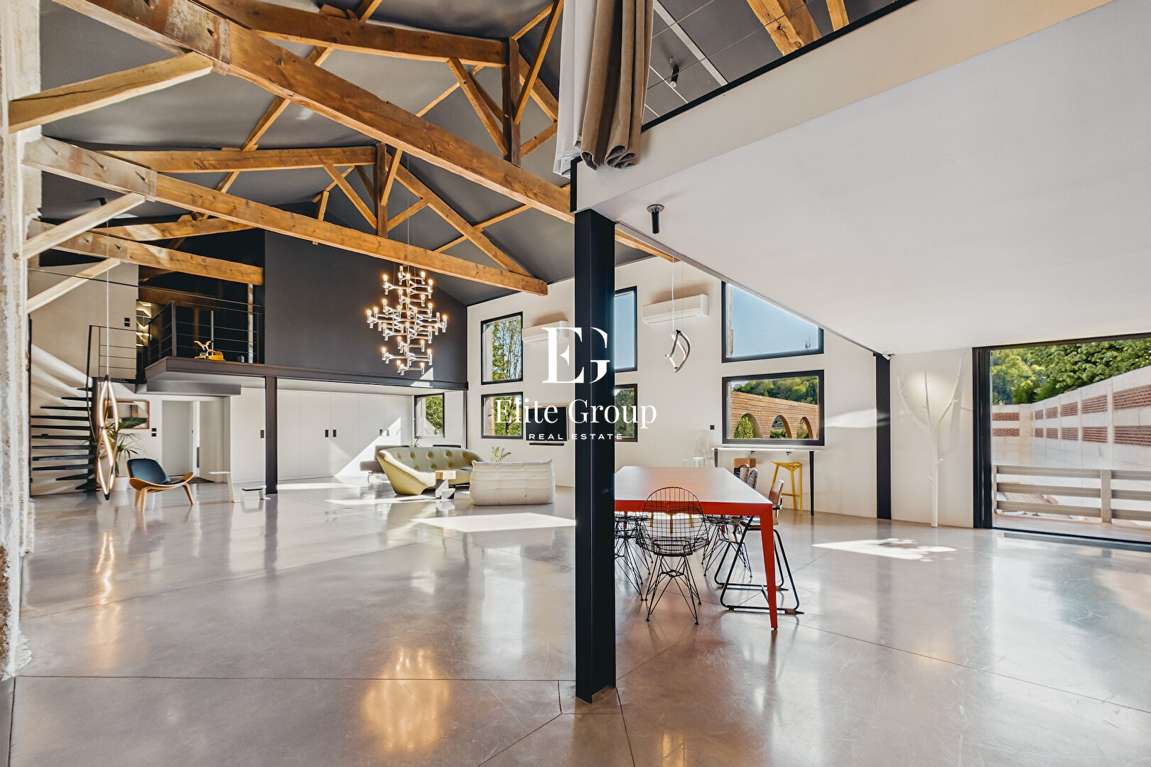 UN LOFT À L'ARCHITECTURE SINGULIÈRE, UNE ÂME HORS DU COMMUN - BIEN UNIQUE ET ULTRA RARE