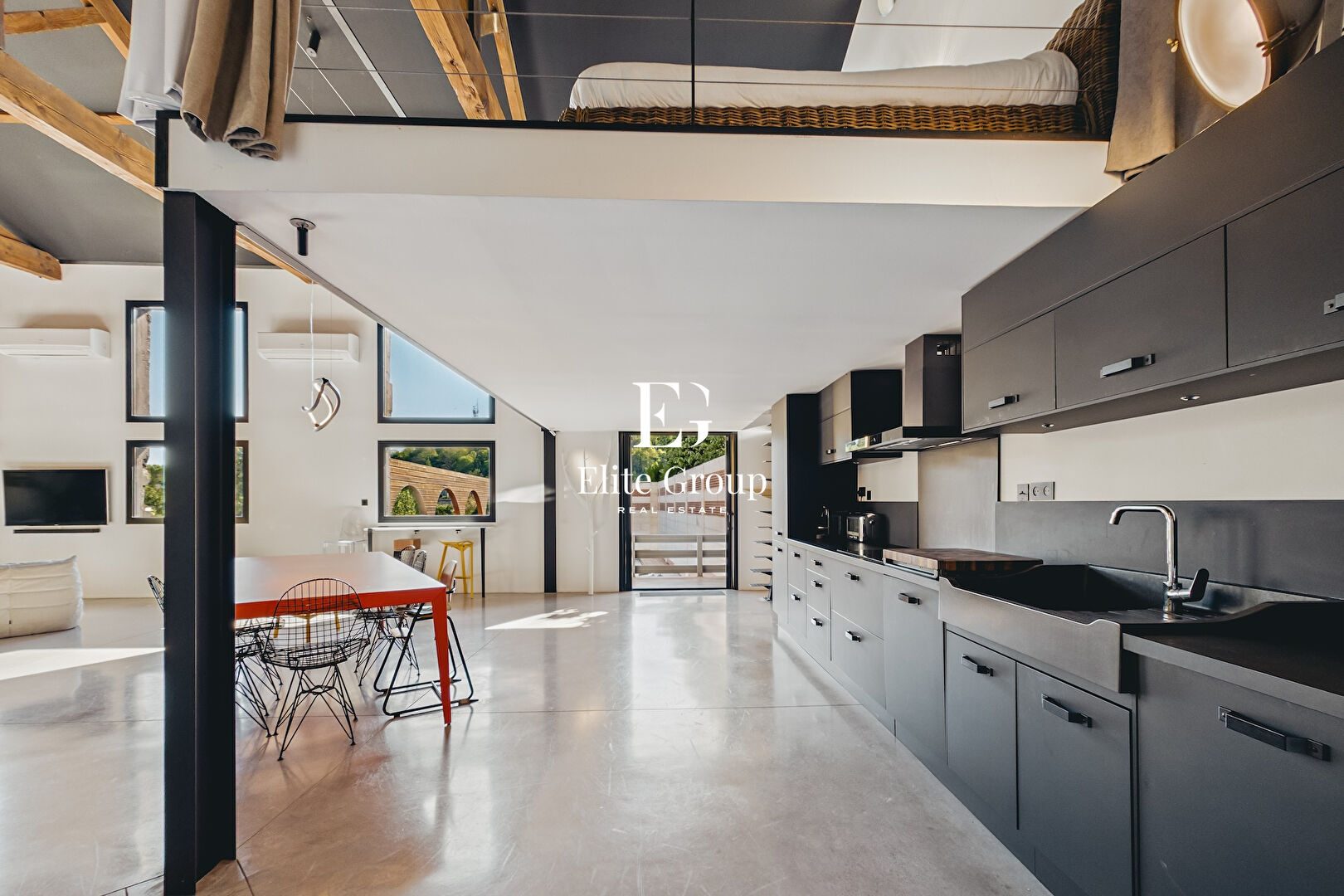 UN LOFT À L'ARCHITECTURE SINGULIÈRE, UNE ÂME HORS DU COMMUN - BIEN UNIQUE ET ULTRA RARE