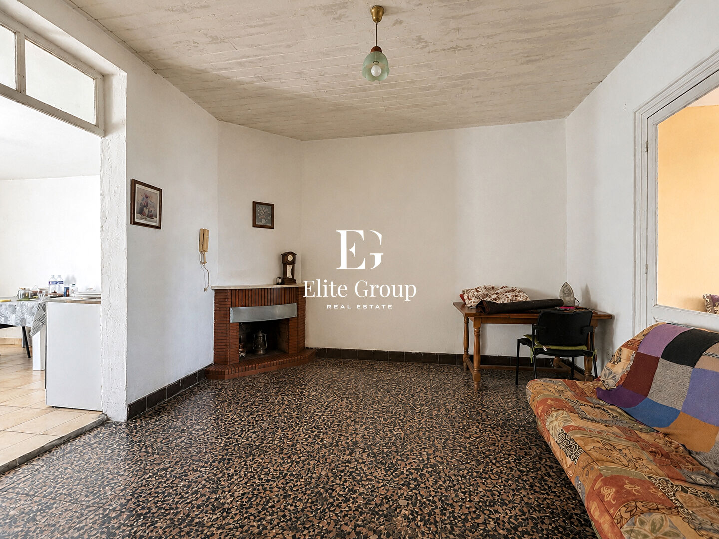 MAISON INDIVIDUELLE DE PLAIN PIED AVEC JARDIN - À RÉNOVER