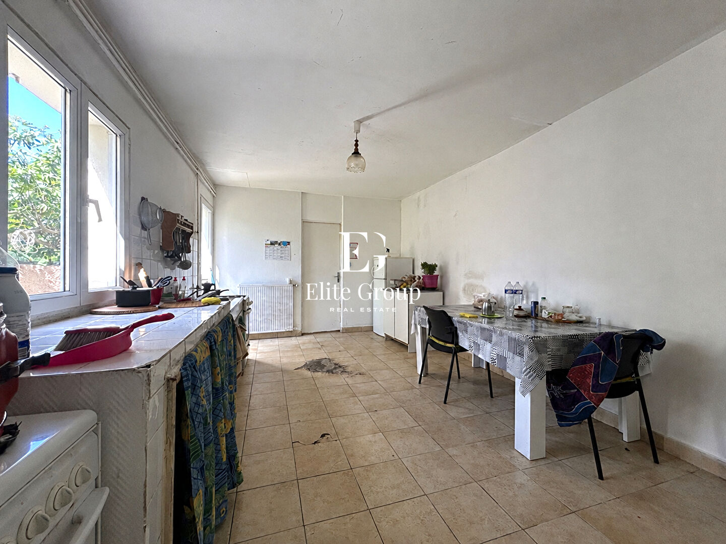 MAISON INDIVIDUELLE DE PLAIN PIED AVEC JARDIN - À RÉNOVER
