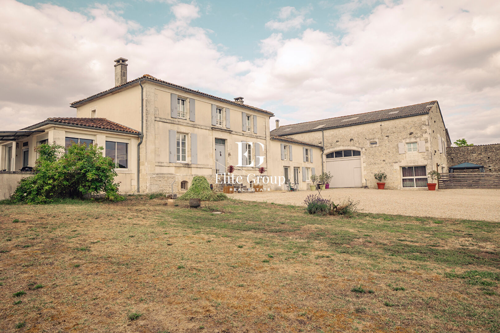 Image de l'annonce A VENDRE SUPERBE MAISON À MÉRIGNAC 457 m2