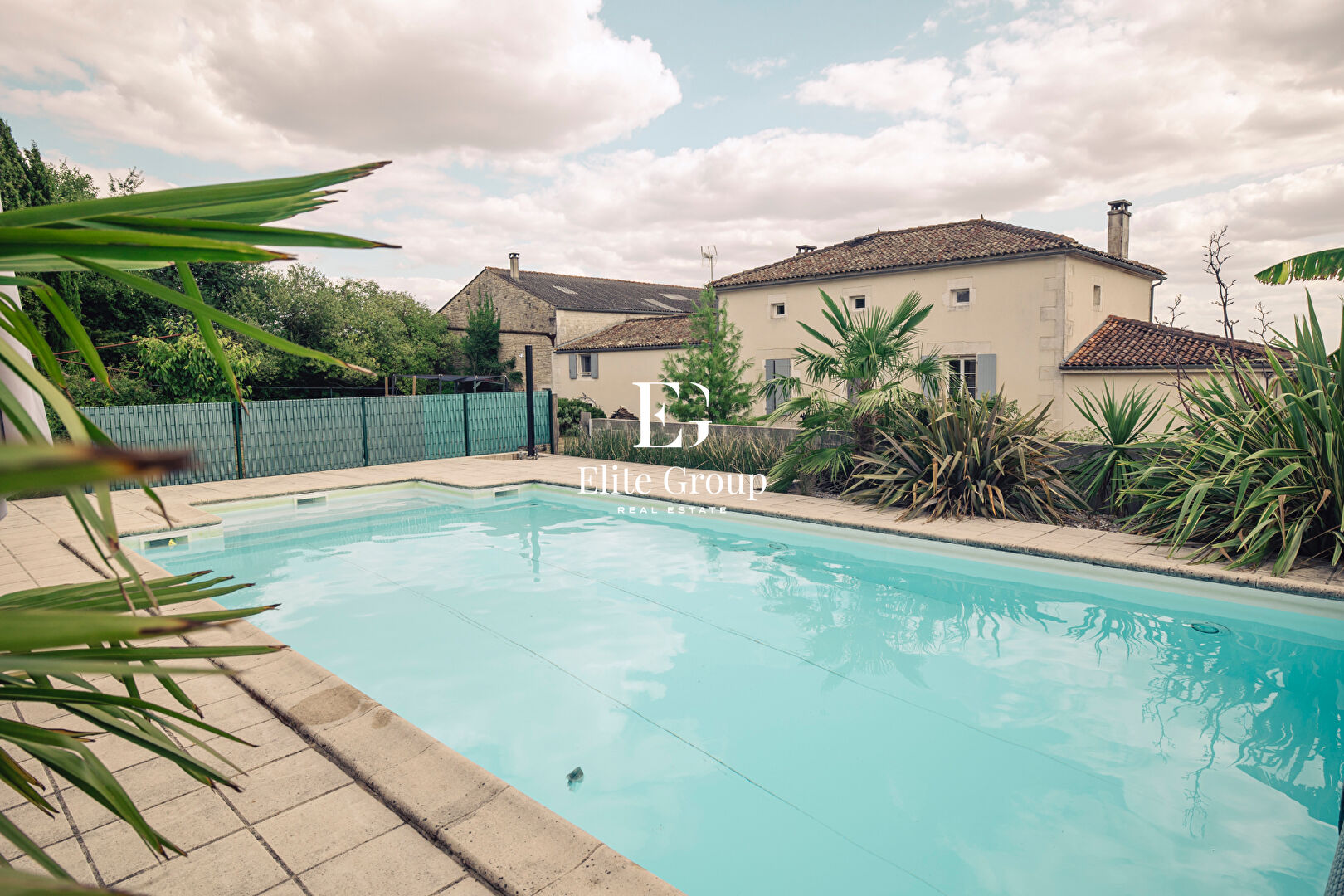 A VENDRE SUPERBE MAISON À MÉRIGNAC 457 m2