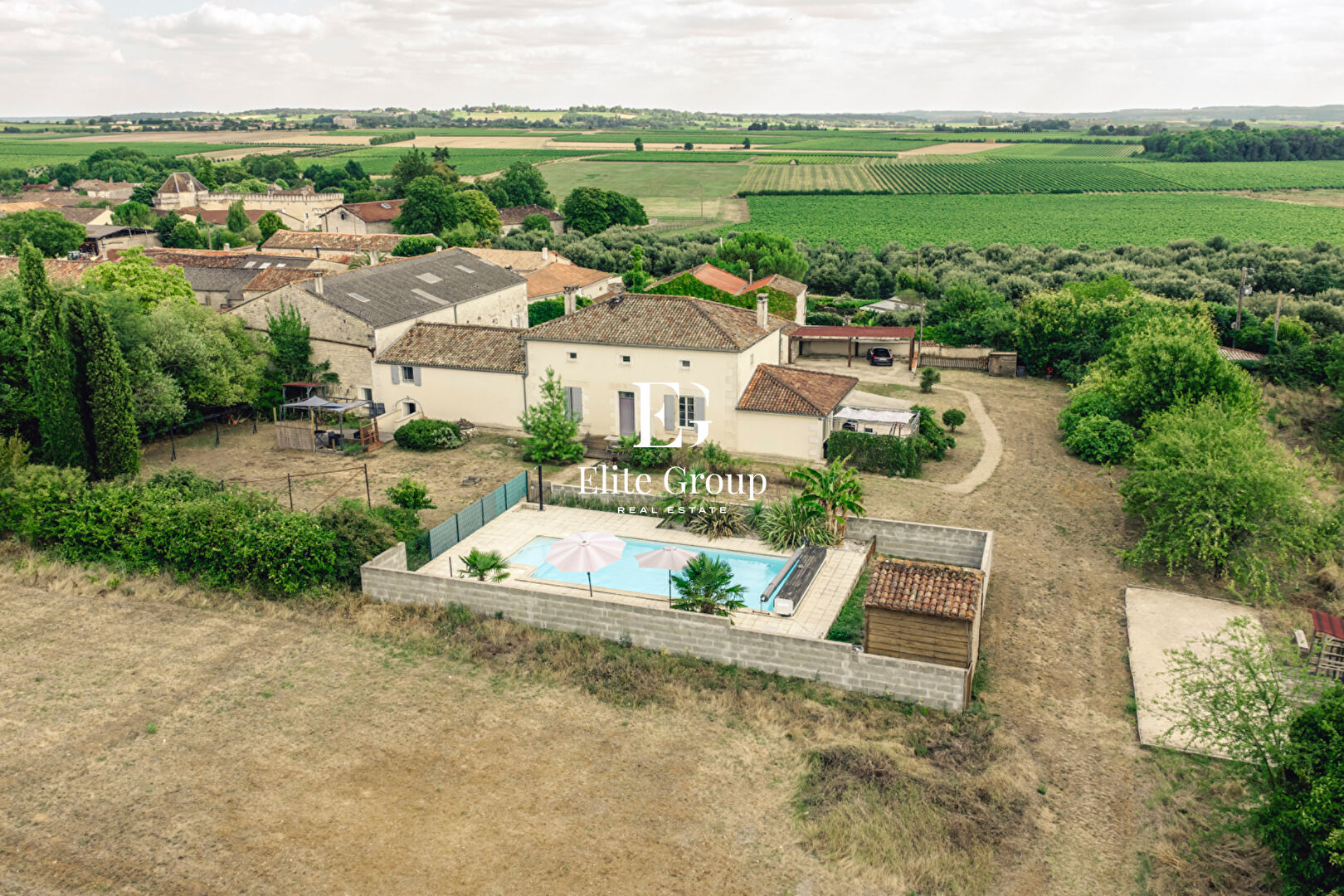 A VENDRE SUPERBE MAISON À MÉRIGNAC 457 m2