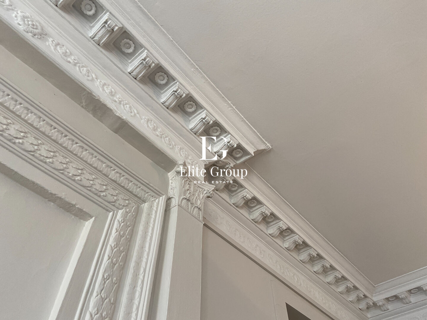 À VENDRE - APPARTEMENT D'EXCEPTION EN PLEIN COEUR HISTORIQUE DE BORDEAUX - 2 CHAMBRES - 83M²