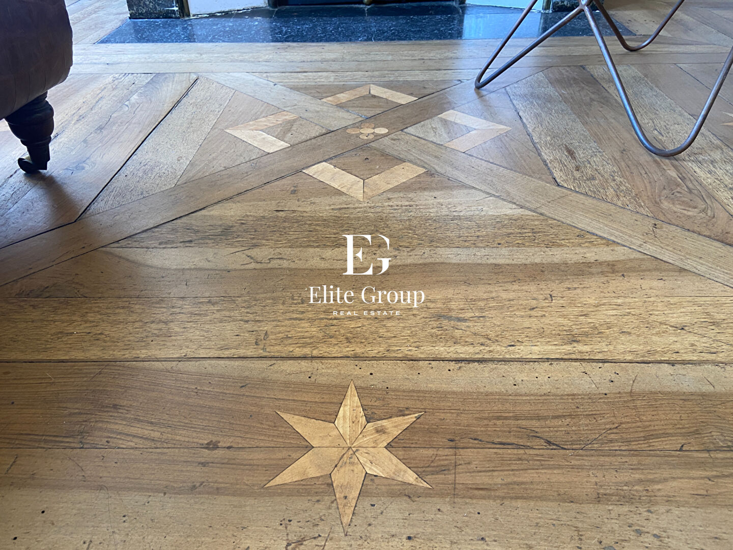 À VENDRE - APPARTEMENT D'EXCEPTION EN PLEIN COEUR HISTORIQUE DE BORDEAUX - 2 CHAMBRES - 83M²