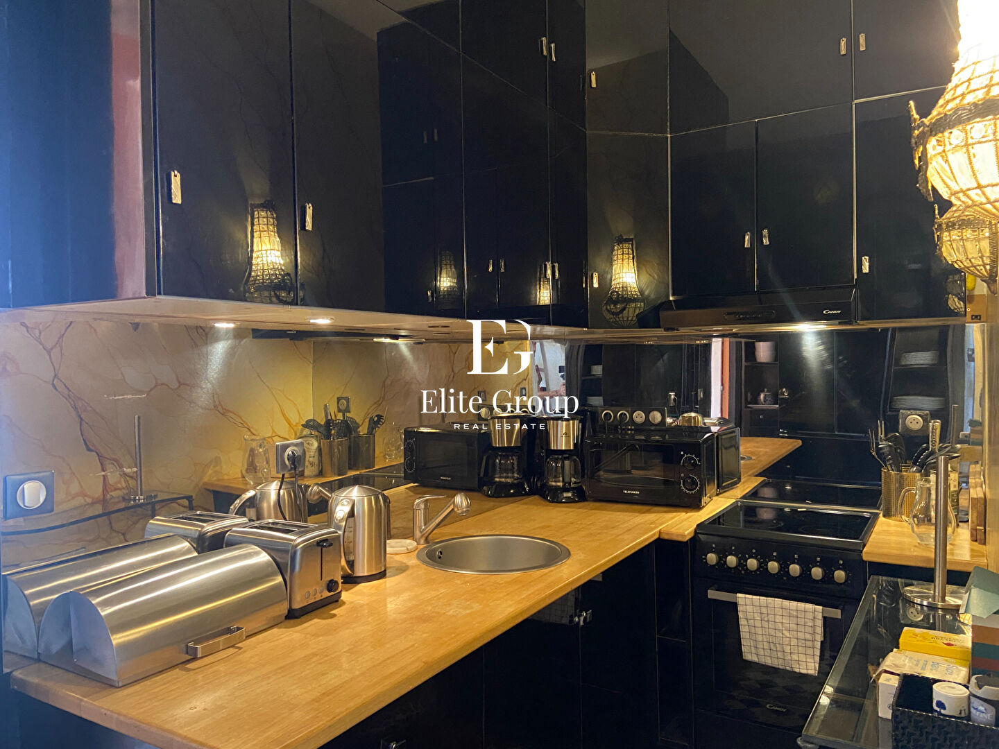 À VENDRE - APPARTEMENT D'EXCEPTION EN PLEIN COEUR HISTORIQUE DE BORDEAUX - 2 CHAMBRES - 83M²