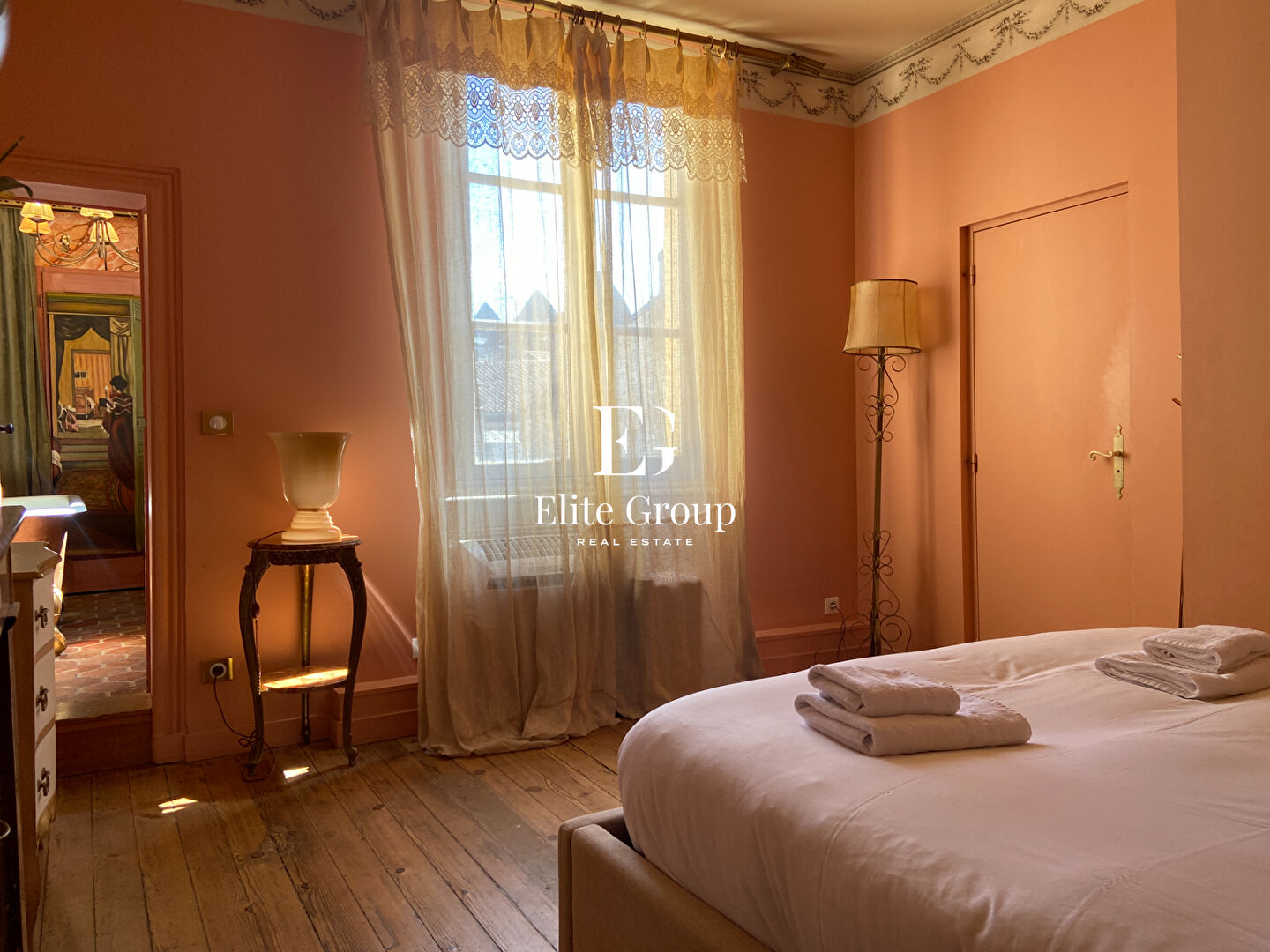 À VENDRE - APPARTEMENT D'EXCEPTION EN PLEIN COEUR HISTORIQUE DE BORDEAUX - 2 CHAMBRES - 83M²