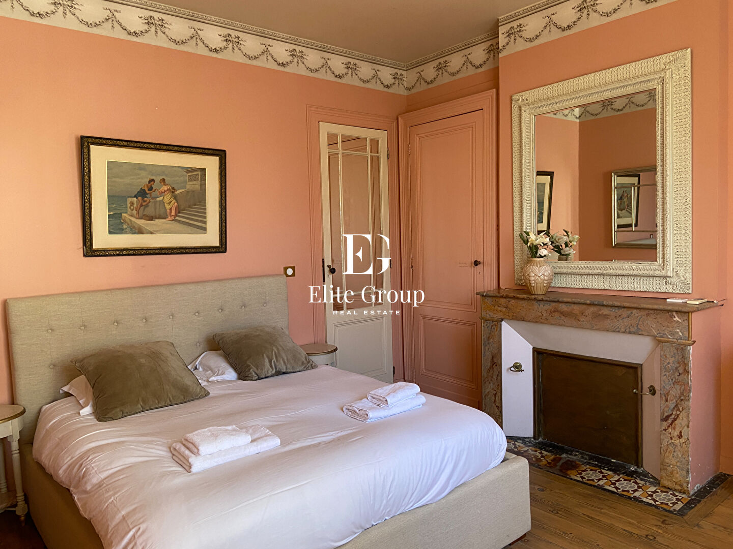 À VENDRE - APPARTEMENT D'EXCEPTION EN PLEIN COEUR HISTORIQUE DE BORDEAUX - 2 CHAMBRES - 83M²