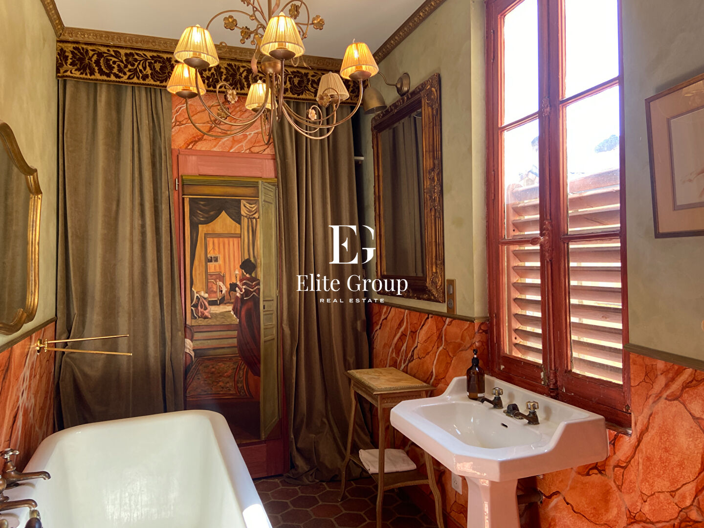 À VENDRE - APPARTEMENT D'EXCEPTION EN PLEIN COEUR HISTORIQUE DE BORDEAUX - 2 CHAMBRES - 83M²