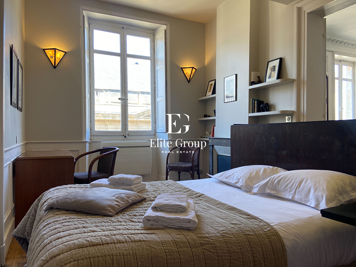 À VENDRE - APPARTEMENT D'EXCEPTION EN PLEIN COEUR HISTORIQUE DE BORDEAUX - 2 CHAMBRES - 83M²