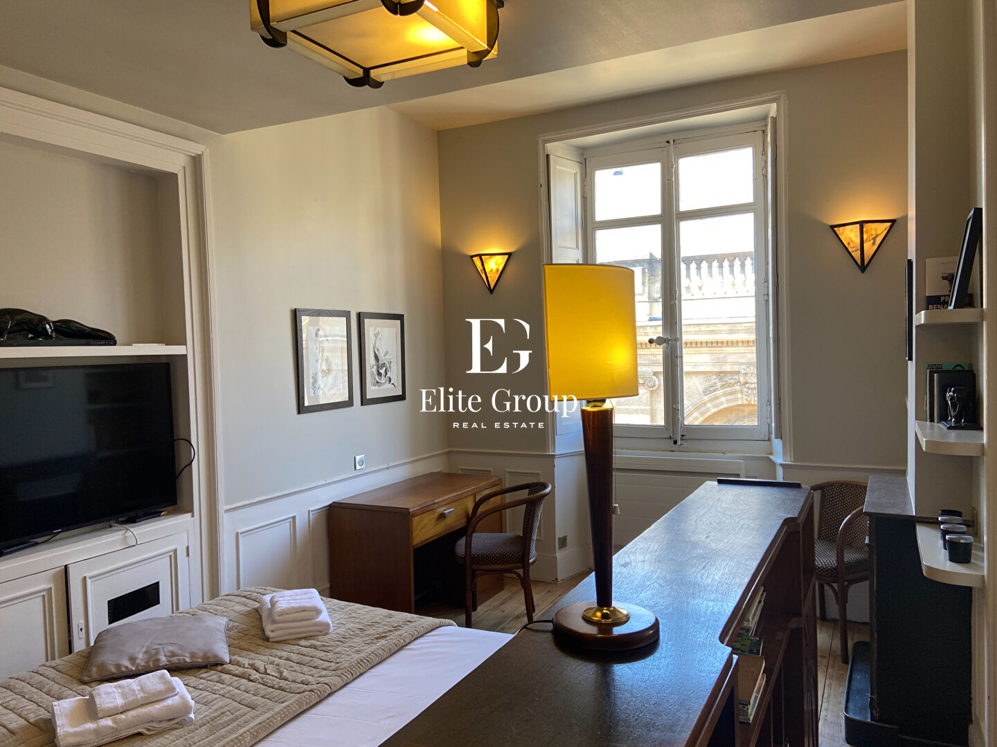 À VENDRE - APPARTEMENT D'EXCEPTION EN PLEIN COEUR HISTORIQUE DE BORDEAUX - 2 CHAMBRES - 83M²