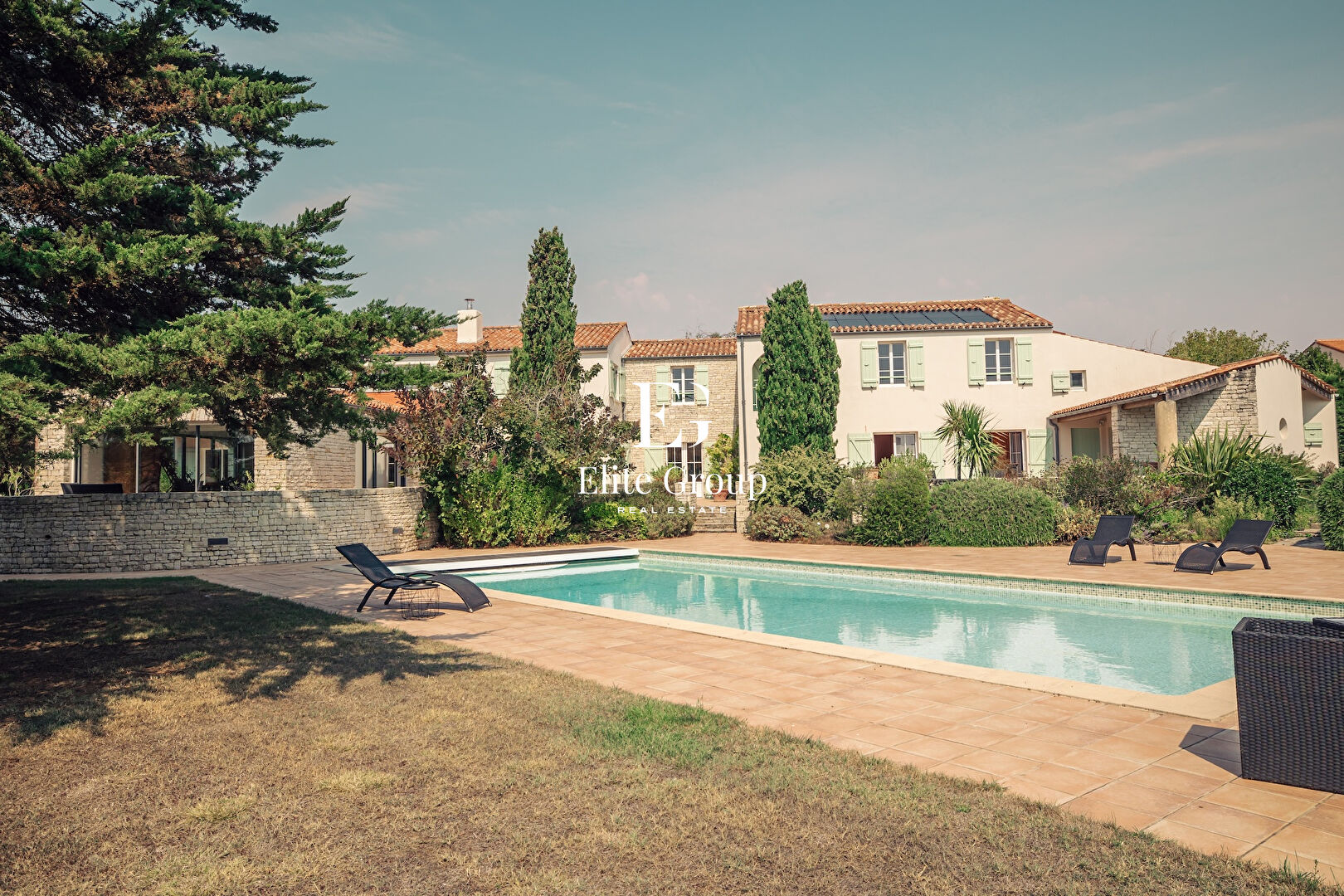 VILLA D'EXCEPTION À DEUX PAS DES PLAGES ET DU CENTRE-VILLE