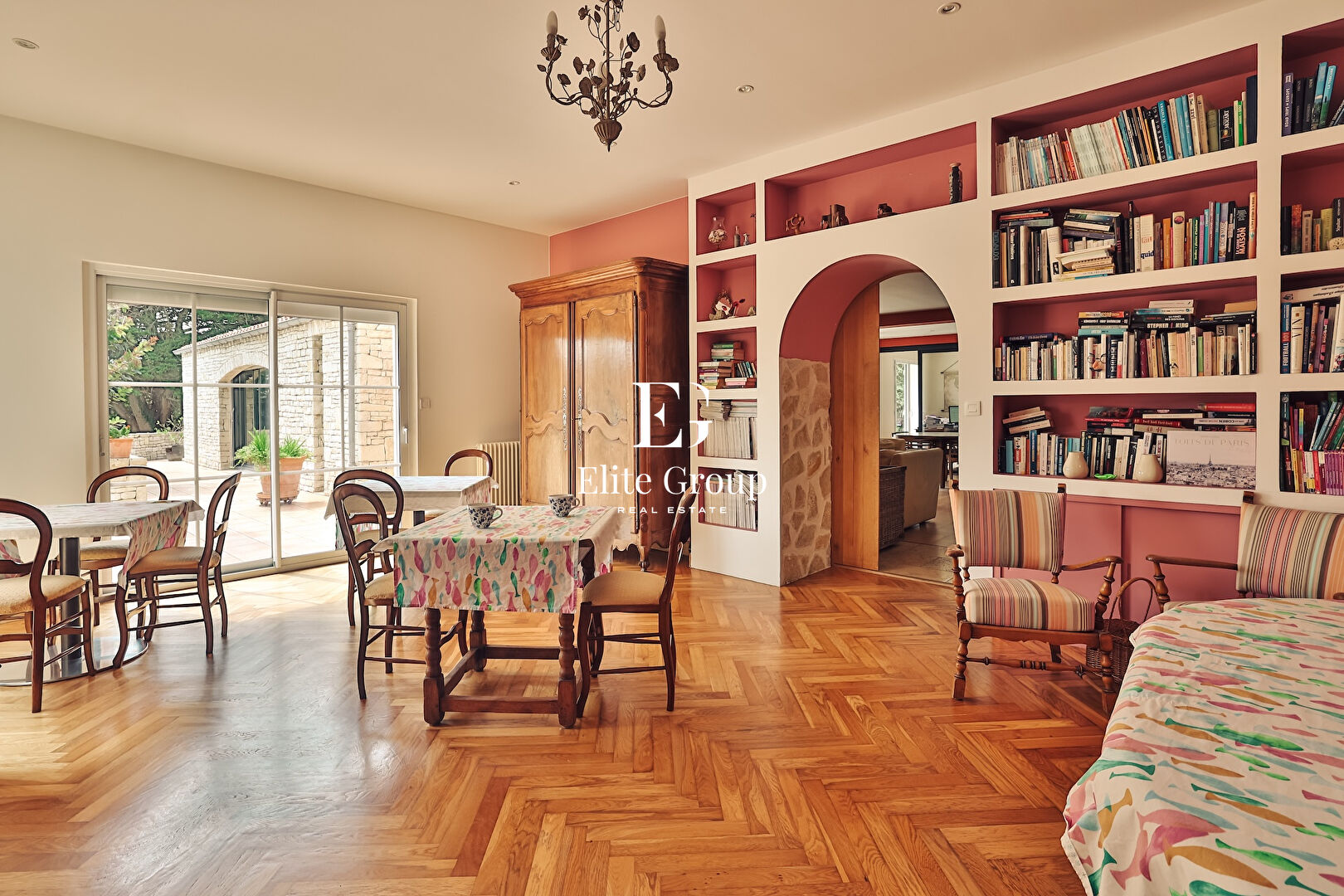 VILLA D'EXCEPTION À DEUX PAS DES PLAGES ET DU CENTRE-VILLE
