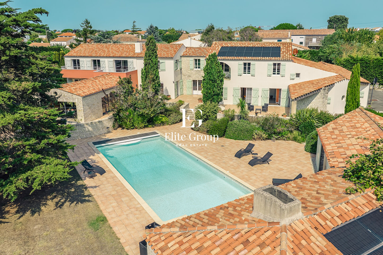 VILLA D'EXCEPTION À DEUX PAS DES PLAGES ET DU CENTRE-VILLE