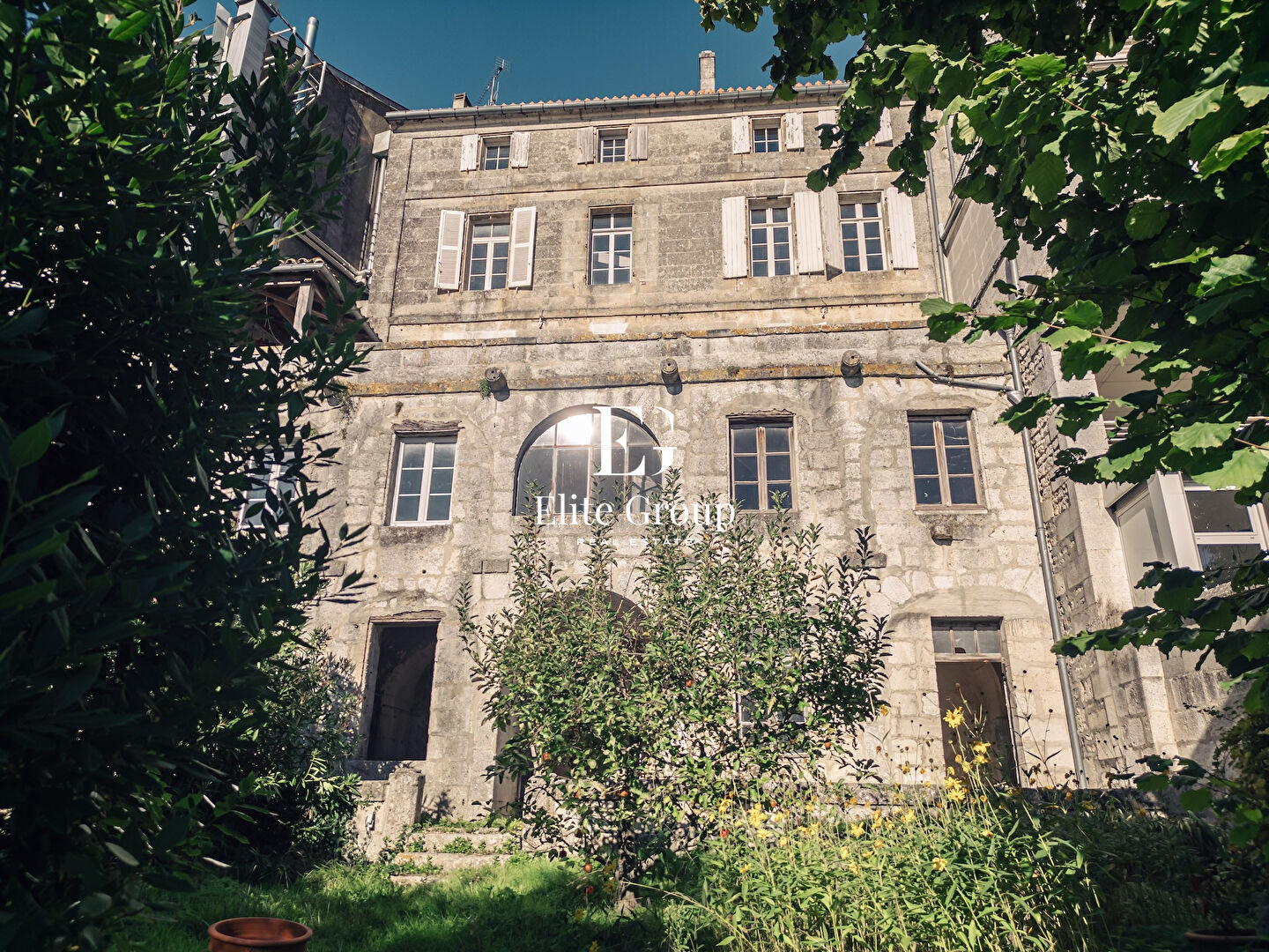 Image de l'annonce À VENDRE MAISON DE CARACTÈRE EN PLEIN CENTRE-VILLE D'ANGOULÊME - 270 M2