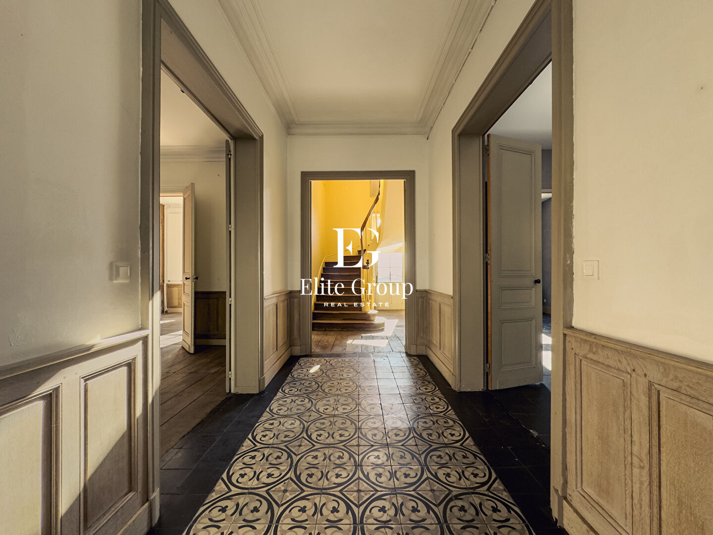 À VENDRE MAISON DE CARACTÈRE EN PLEIN CENTRE-VILLE D'ANGOULÊME - 270 M2