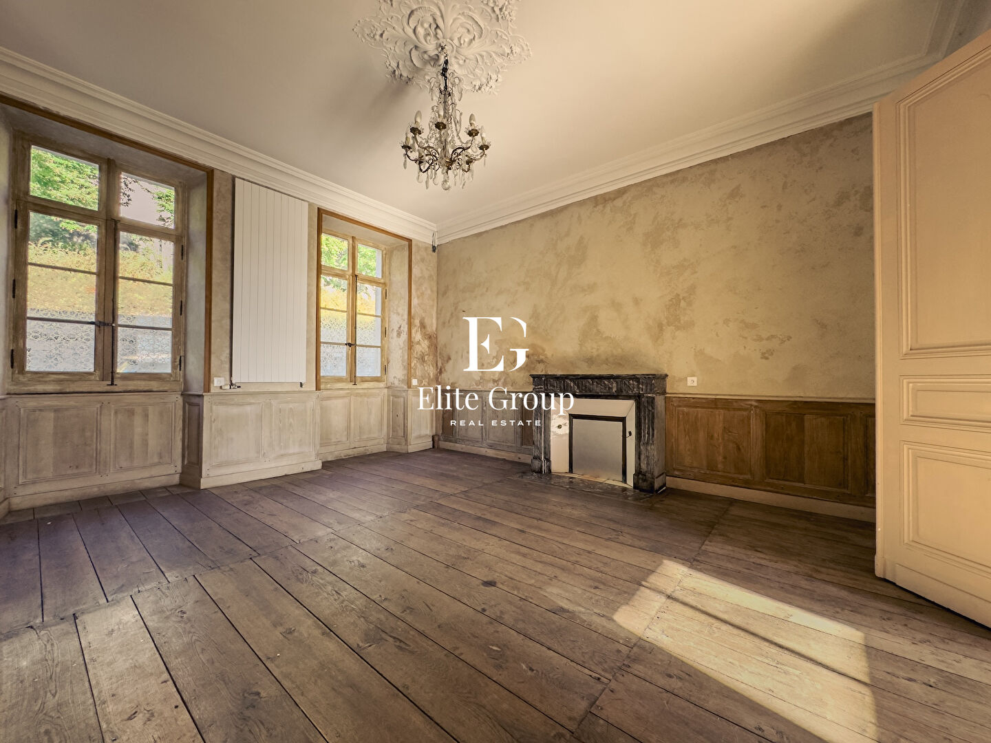 À VENDRE MAISON DE CARACTÈRE EN PLEIN CENTRE-VILLE D'ANGOULÊME - 270 M2