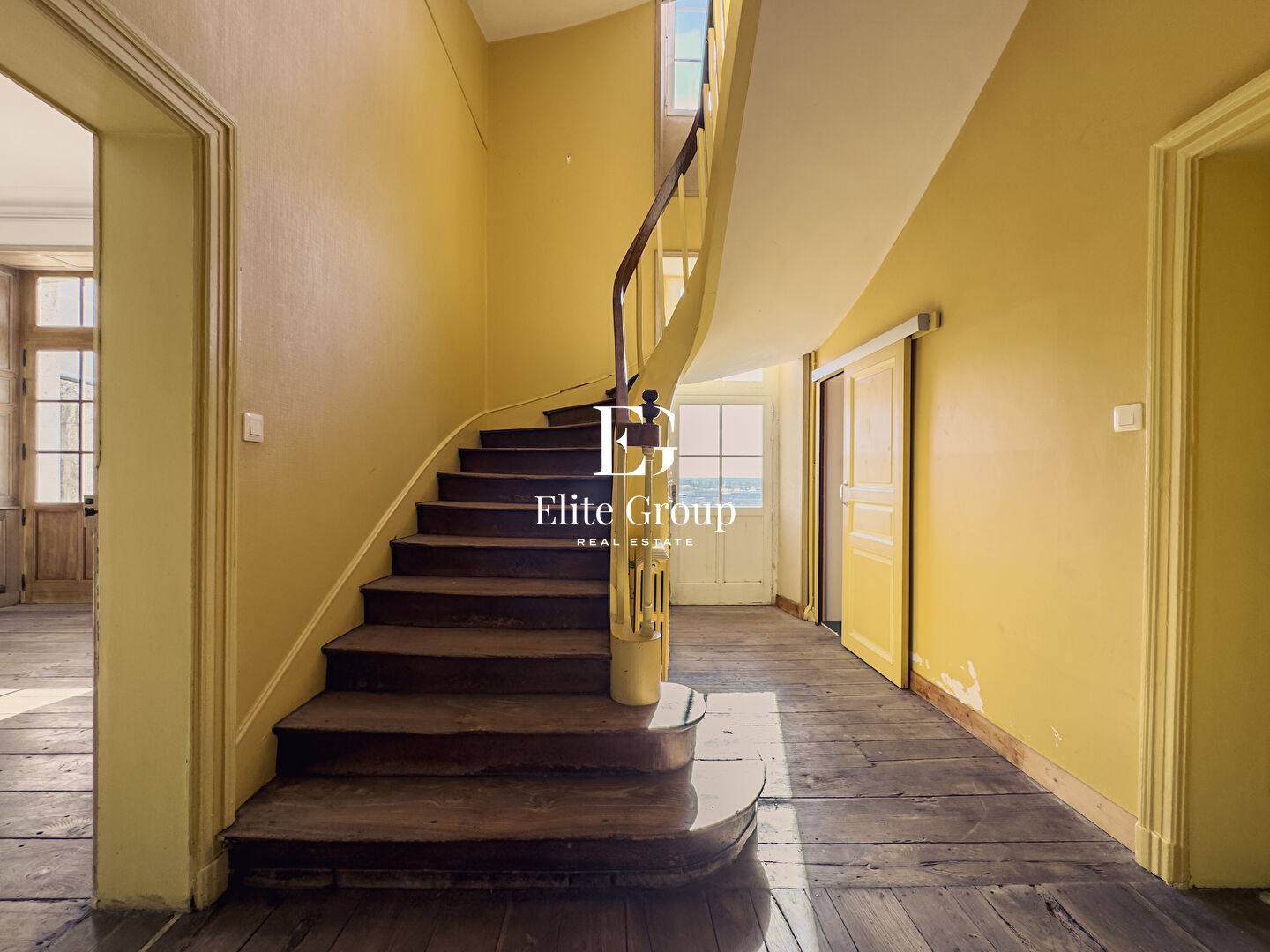 À VENDRE MAISON DE CARACTÈRE EN PLEIN CENTRE-VILLE D'ANGOULÊME - 270 M2
