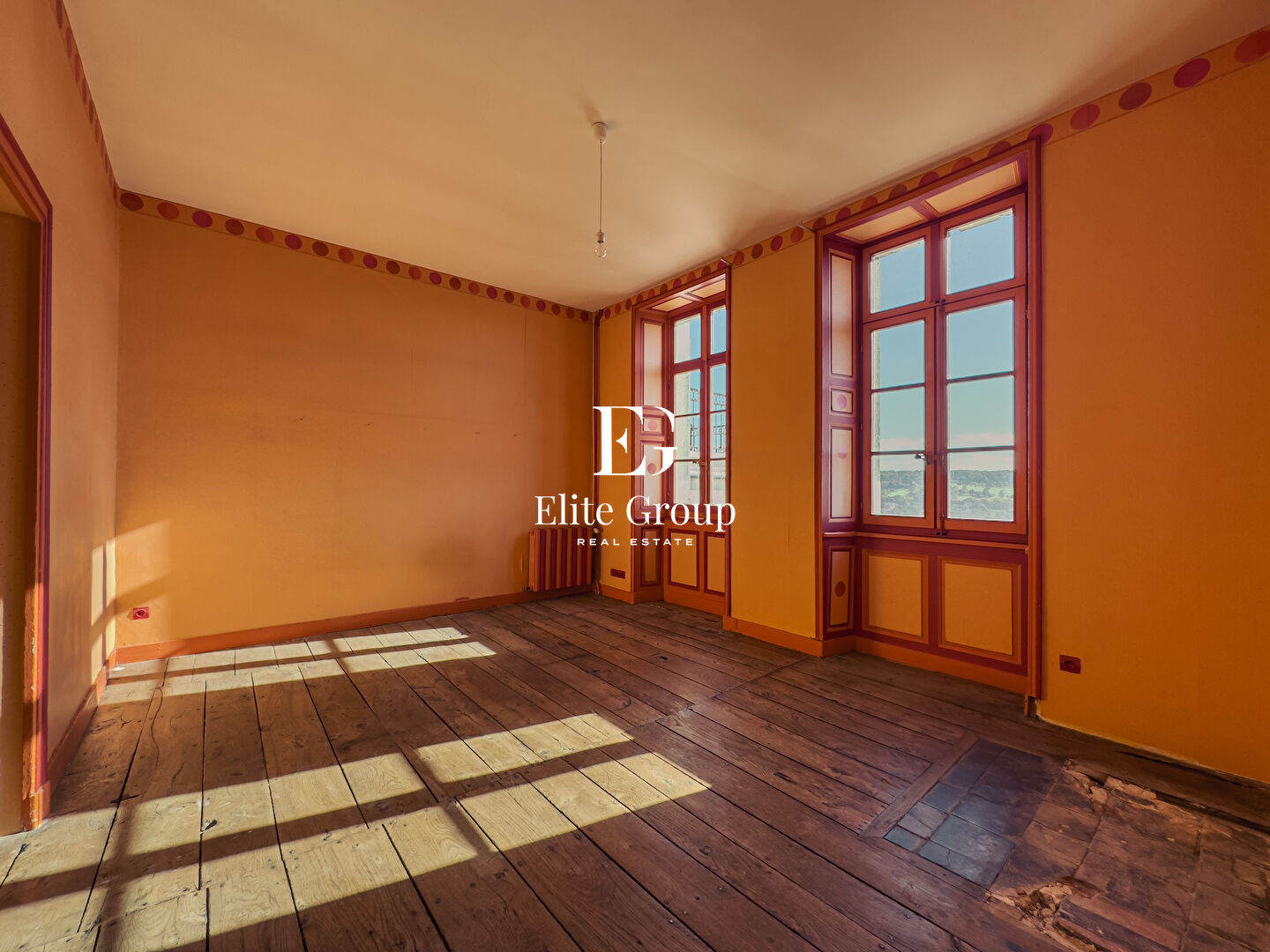 À VENDRE MAISON DE CARACTÈRE EN PLEIN CENTRE-VILLE D'ANGOULÊME - 270 M2