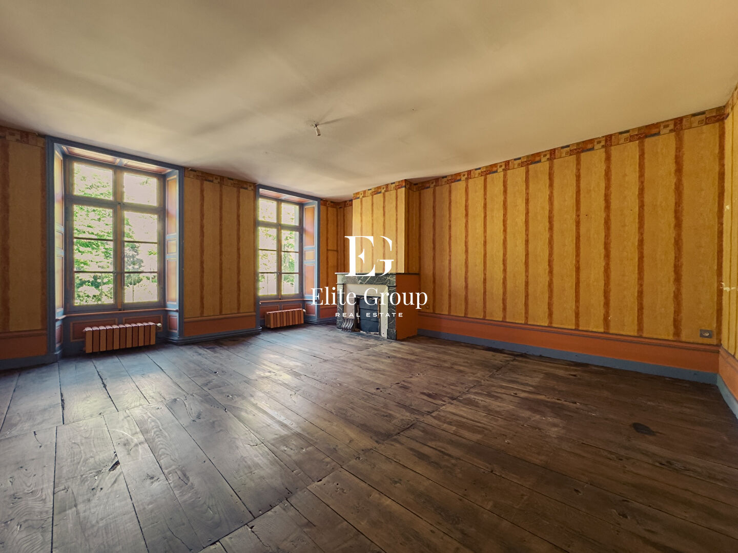 À VENDRE MAISON DE CARACTÈRE EN PLEIN CENTRE-VILLE D'ANGOULÊME - 270 M2