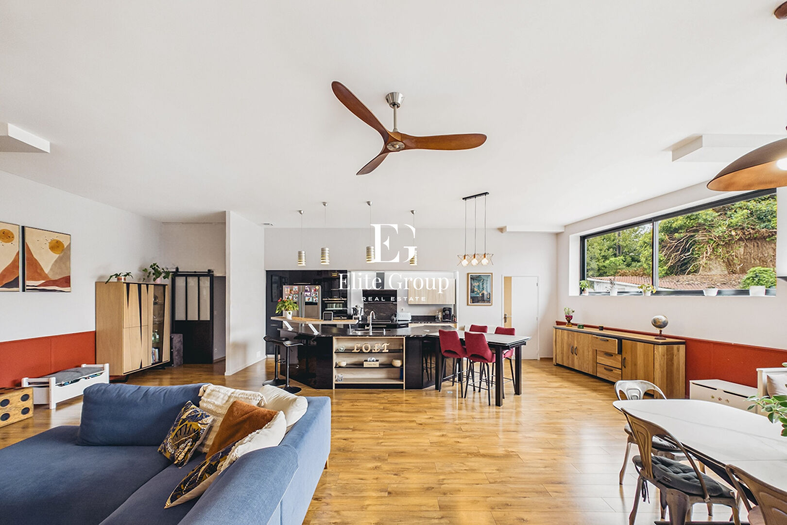 Image de l'annonce À VENDRE MAGNIFIQUE LOFT À ANGOULÊME SUR LE QUARTIER DE VICTOR-HUGO - 154M2