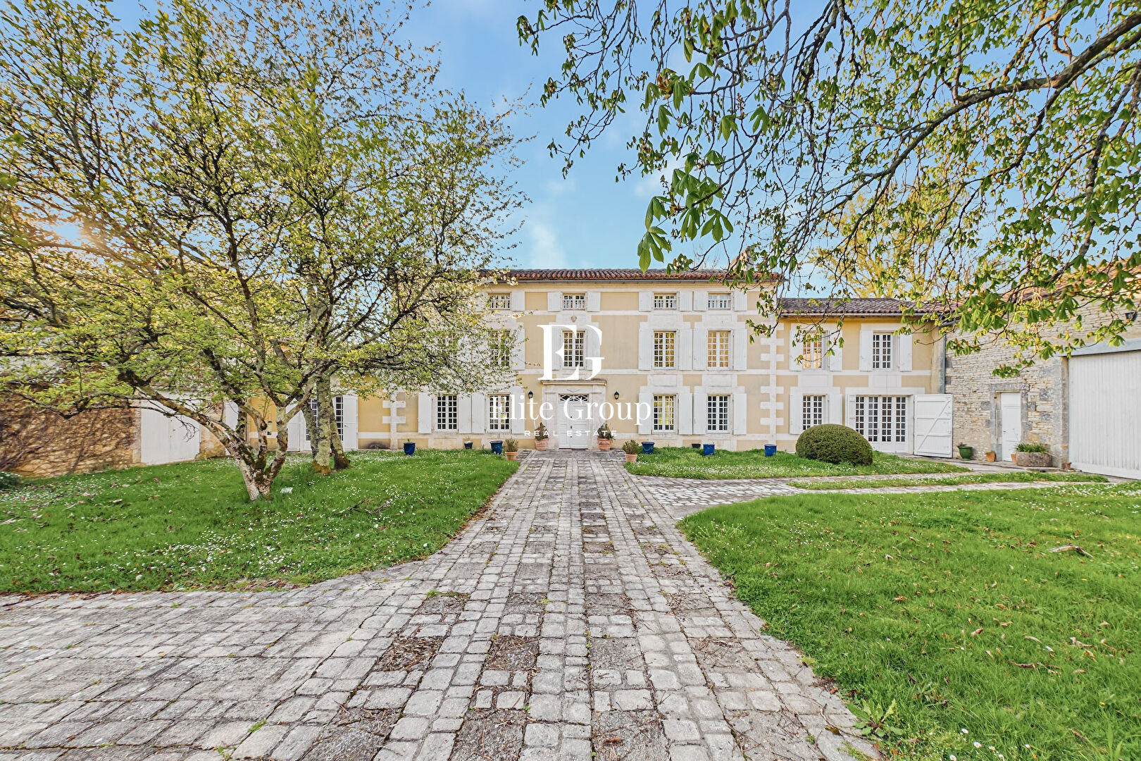 Image de l'annonce À VENDRE MAISON D'EXCEPTION PROCHE D'ANGOULÊME - 297M2 - 12 PIÈCES
