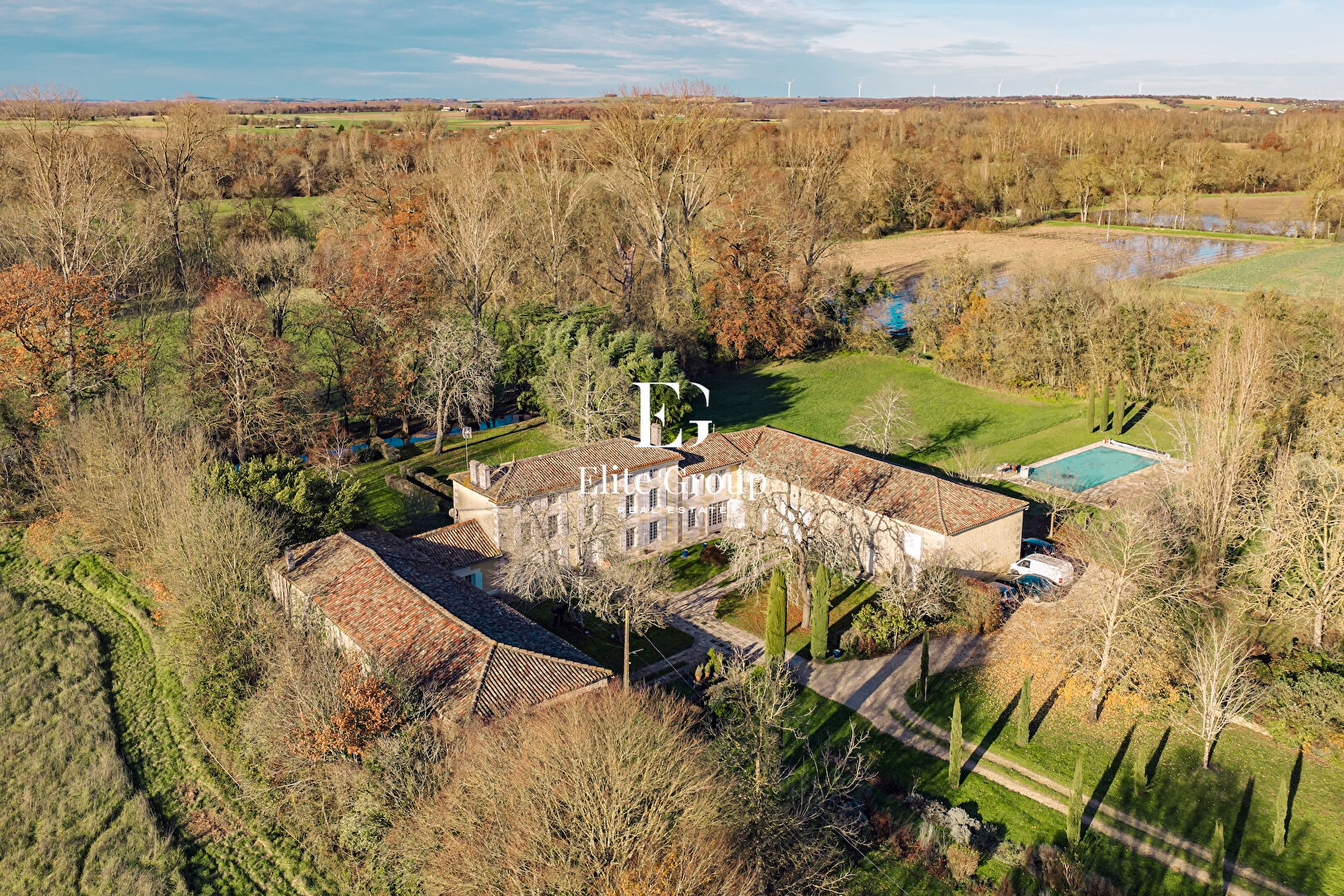 À VENDRE MAISON D'EXCEPTION PROCHE D'ANGOULÊME - 297M2 - 12 PIÈCES