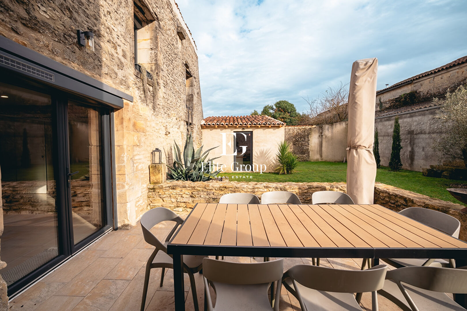 À VENDRE TRÈS BELLE MAISON EN PIERRE À VAL DE COGNAC - 5 PIÈCES - 110 M2