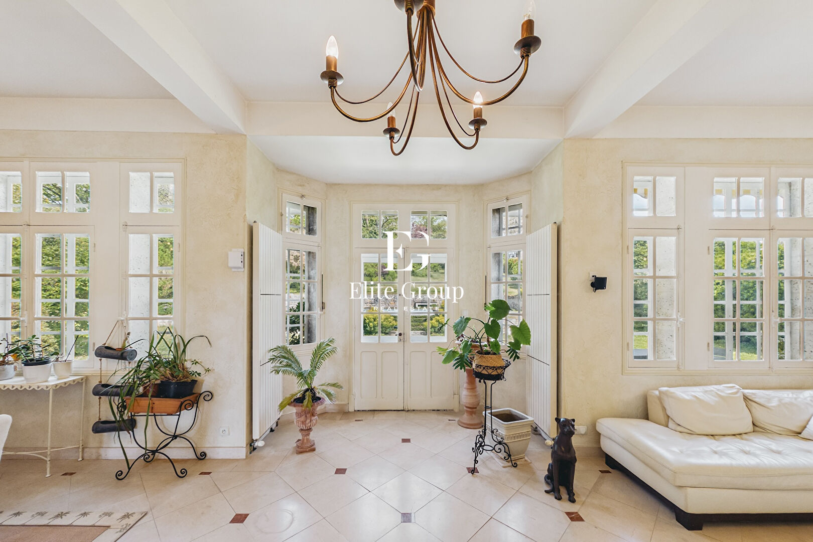À VENDRE MAISON DE CARACTÈRE À MOUTHIERS-SUR-BOËME - 341 M2