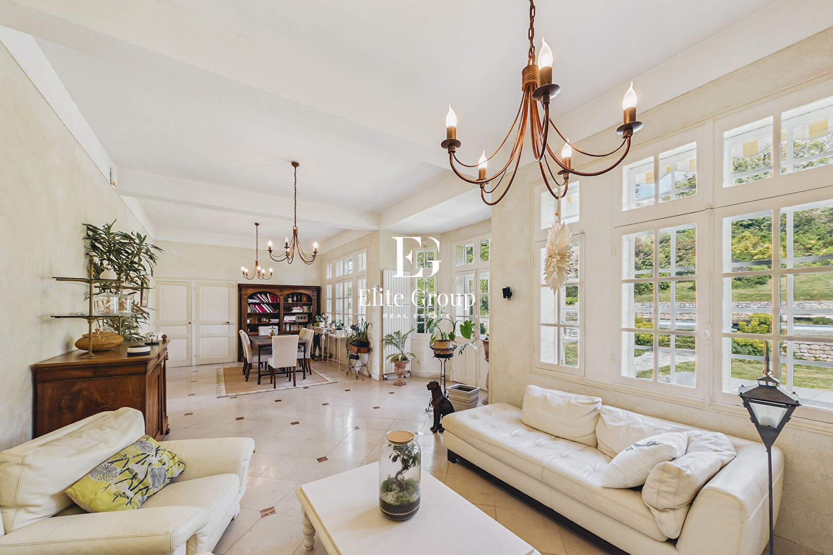 À VENDRE MAISON DE CARACTÈRE À MOUTHIERS-SUR-BOËME - 341 M2