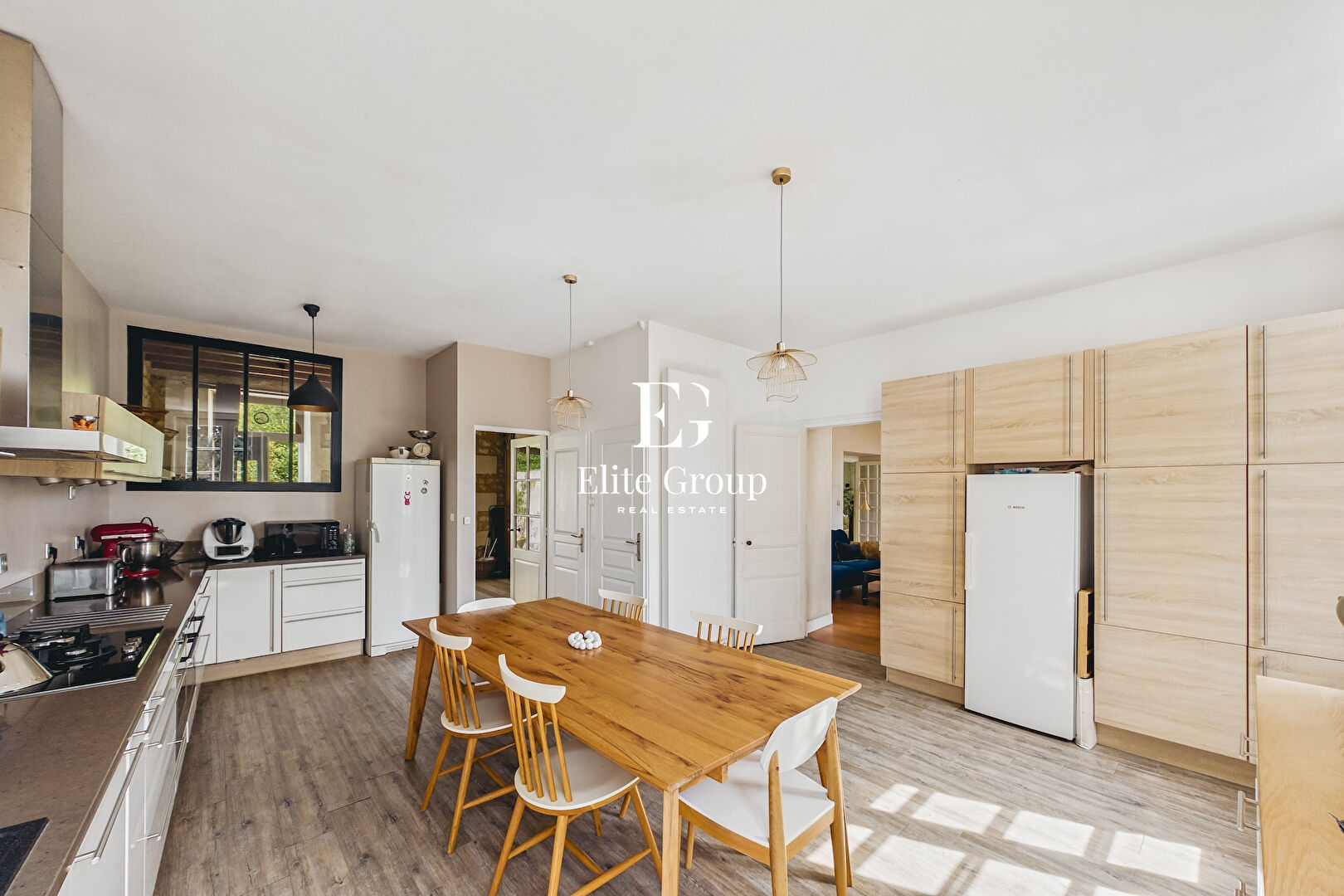 À VENDRE MAISON DE CARACTÈRE À MOUTHIERS-SUR-BOËME - 341 M2