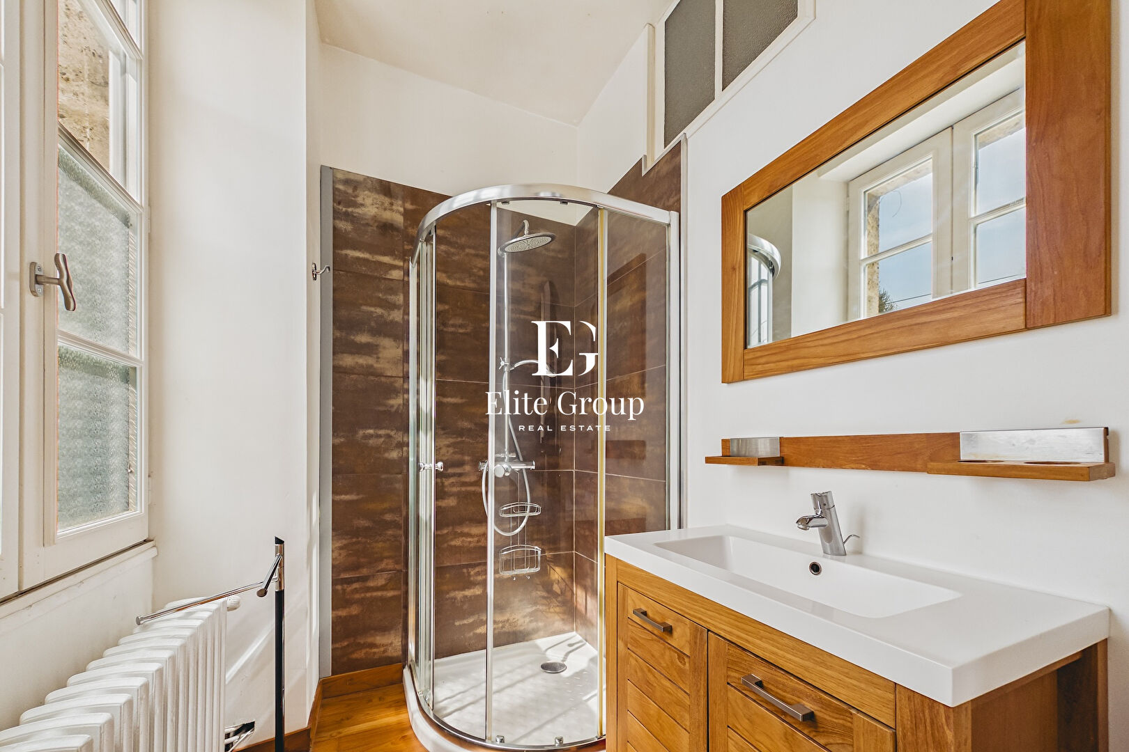 À VENDRE MAISON DE CARACTÈRE À MOUTHIERS-SUR-BOËME - 341 M2