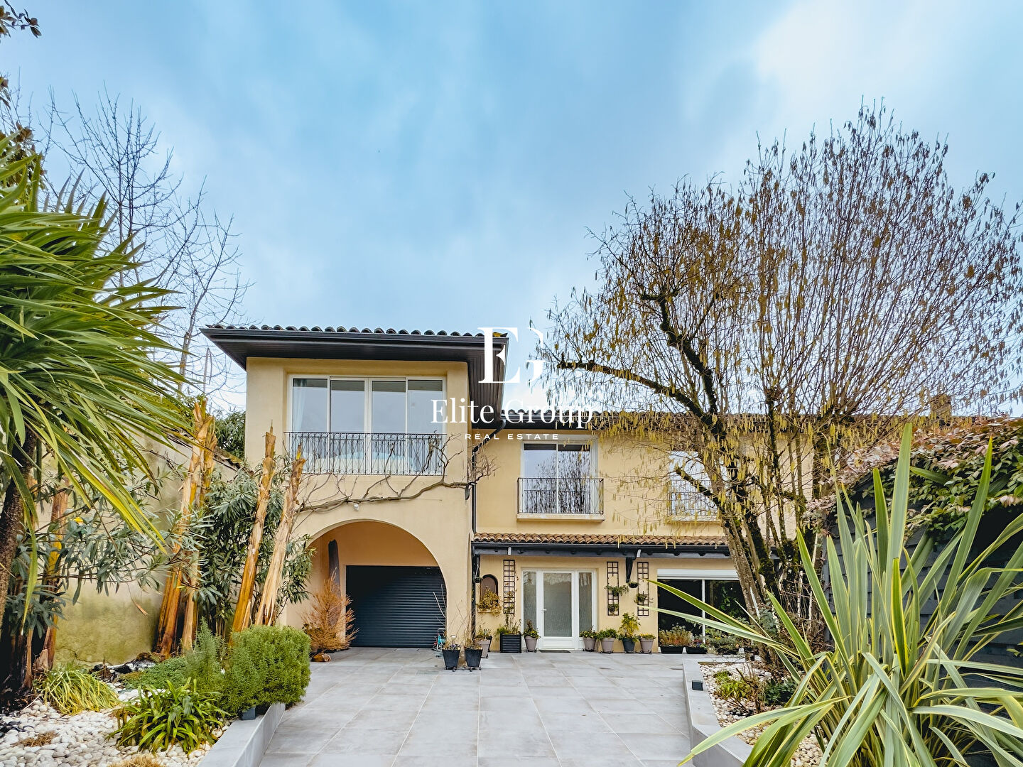 Image de l'annonce À VENDRE MAGNIFIQUE MAISON EN PLEIN COEUR DE COGNAC - 9 PIÈCES - 240 M2