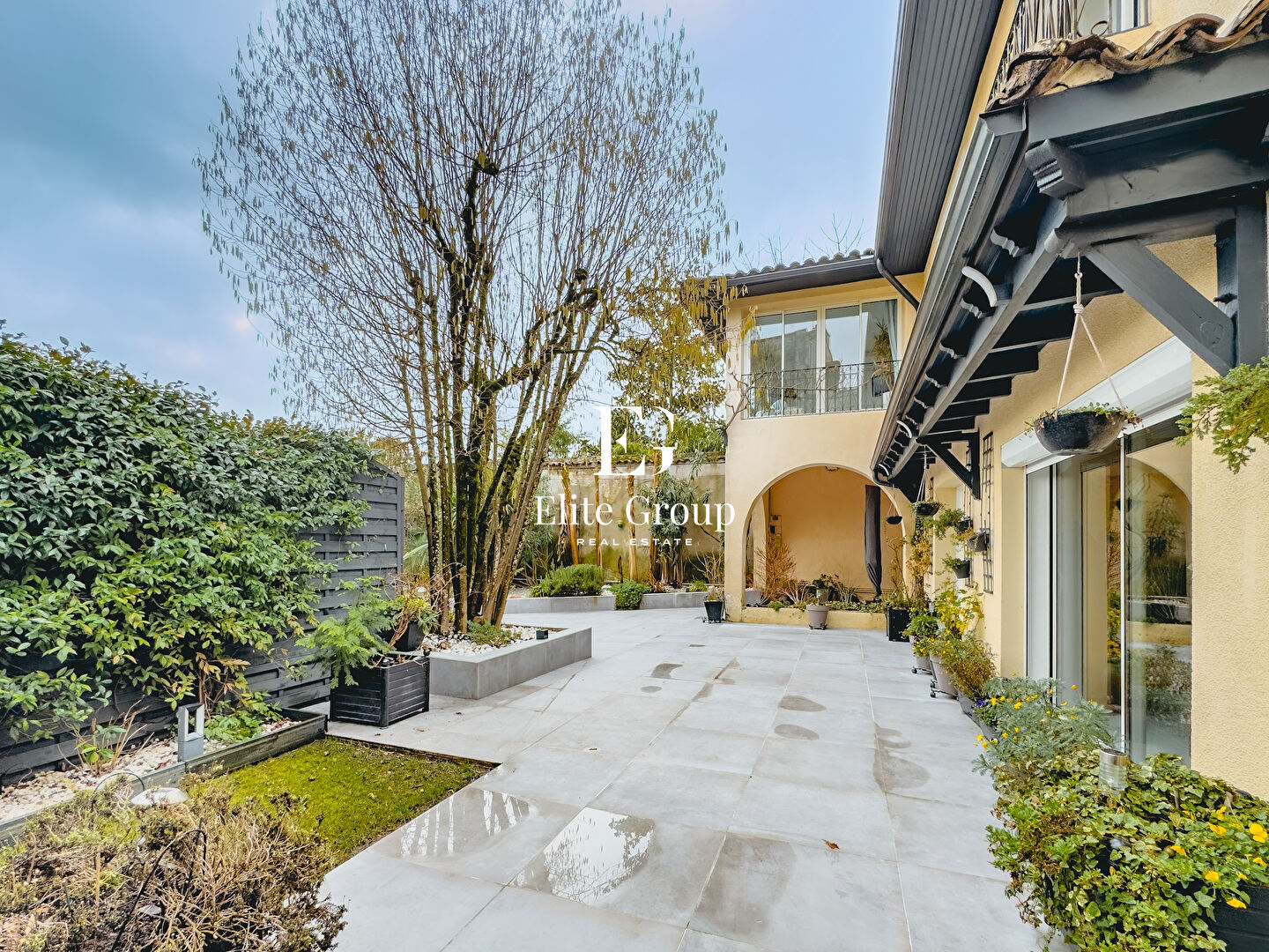 À VENDRE MAGNIFIQUE MAISON EN PLEIN COEUR DE COGNAC - 9 PIÈCES - 240 M2
